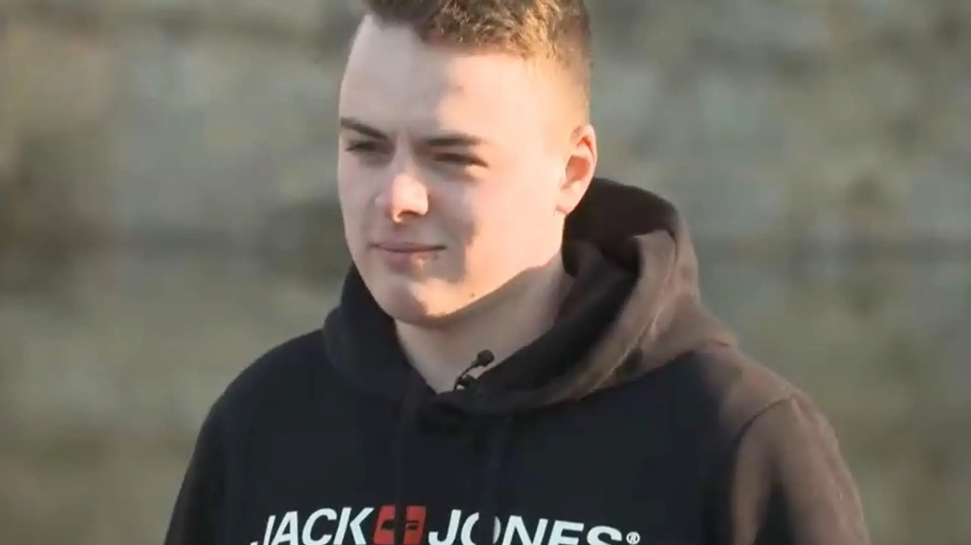 Fabian war Querly-Fan. Als er eines seiner Kunststücke nachmachen wollte, baute er einen Unfall. Er überlebte - sein Motorrad ist ein Totalschaden.