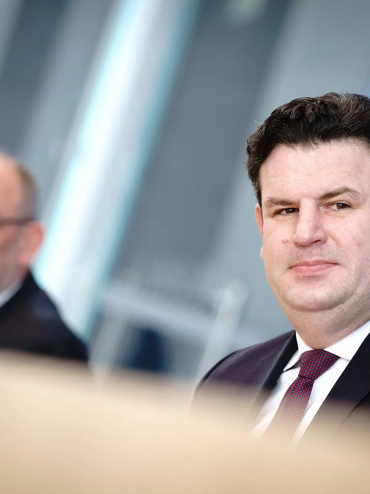 12.03.2021, Berlin: Hubertus Heil (r, SPD), Bundesminister für Arbeit und Soziales, und Detlef Scheele, Vorsitzender der Bundesagentur für Arbeit, geben eine Pressekonferenz zum Thema «Ein Jahr Corona - Bilanz und Perspektiven für den Arbeitsmarkt». Foto: Kay Nietfeld/dpa +++ dpa-Bildfunk +++