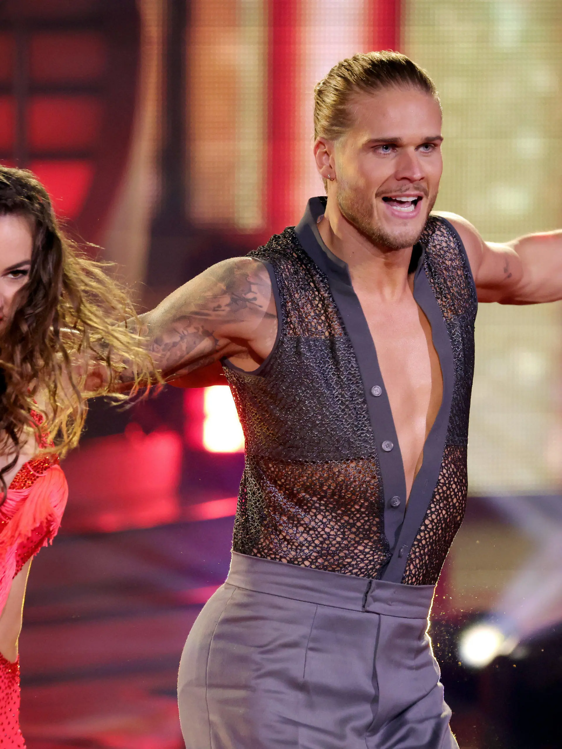 05.03.2021, Nordrhein-Westfalen, Köln: Rurik Gislason und Renata Lusin treten während der ersten Show der 14. Staffel des Tanzwettbewerbs "Let's Dance" auf. Foto: Andreas Rentz/Getty Images Europe/dpa +++ dpa-Bildfunk +++