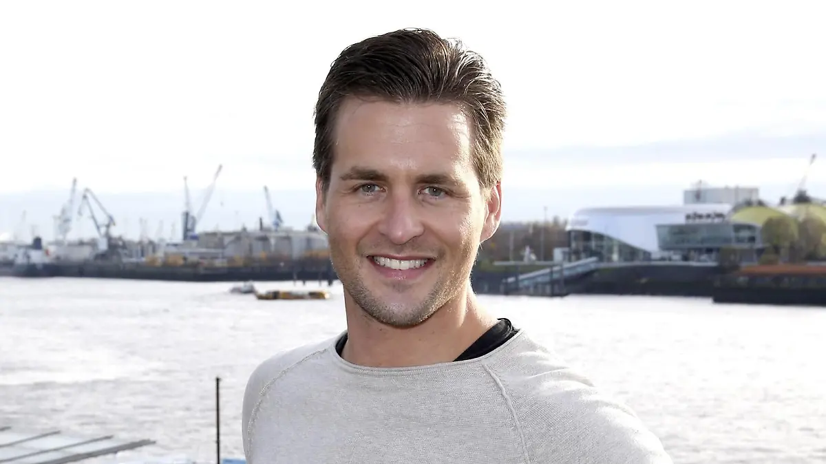 Alexander Klaws beim Presselunch von Semmel Concerts, Seaside Touring und a.s.s. concerts im Hard Rock Cafe. Hamburg, 26.11.2018 *** Alexander Klaws at the press lunch of Semmel Concerts Seaside Touring and a s s concerts at Hard Rock Cafe Hamburg 26 11 2018 Foto:xH.xHartmannx/xFuturexImage