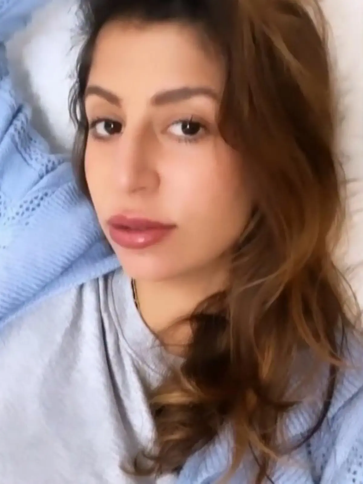 Eva Benetatou gibt auf Instagram ein Schwangerschafts-Update. Die Ex-"Bachelor"-Kandidatin musste im Krankenhaus untersucht werden.