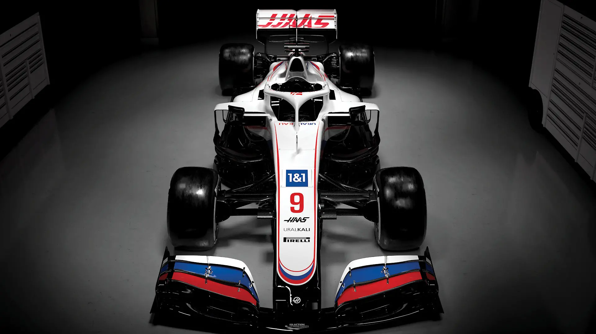 HANDOUT - 04.03.2021, ---: Die am 04. März 2021 vom Uralkali-Haas-F1-Team zur Verfügung gestellte Aufnahme zeigt den neuen Formel-1-Rennwagen mit der Bezeichnung VF-21. Foto: -/Haas F1 Team/dpa - ACHTUNG: Nur zur redaktionellen Verwendung und nur mit vollständiger Nennung des vorstehenden Credits +++ dpa-Bildfunk +++