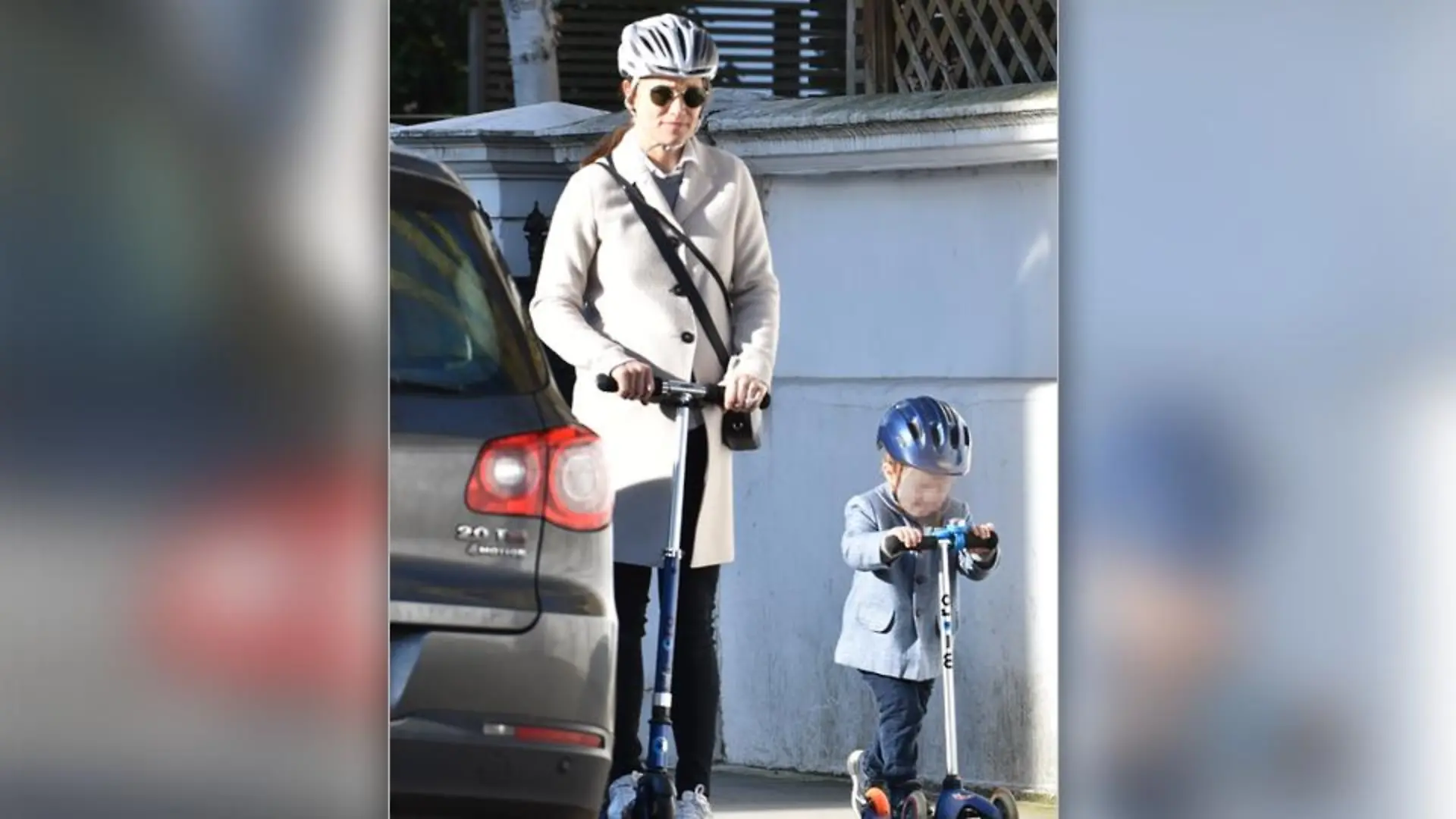 Pippa Matthews rollert mit Söhnchen Arthur durch London