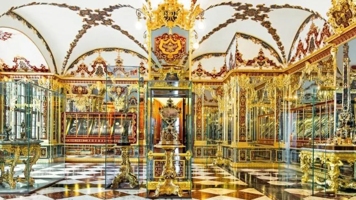 Prunkvolles Juwelenzimmer im Historischen Grünen Gewölbe im Erdgeschoss des Residenzschlosses - eine "Schatzkammer", die ihresgleichen sucht. Foto: Staatliche Kunstsammlungen Dresden/Hans Christian Krass