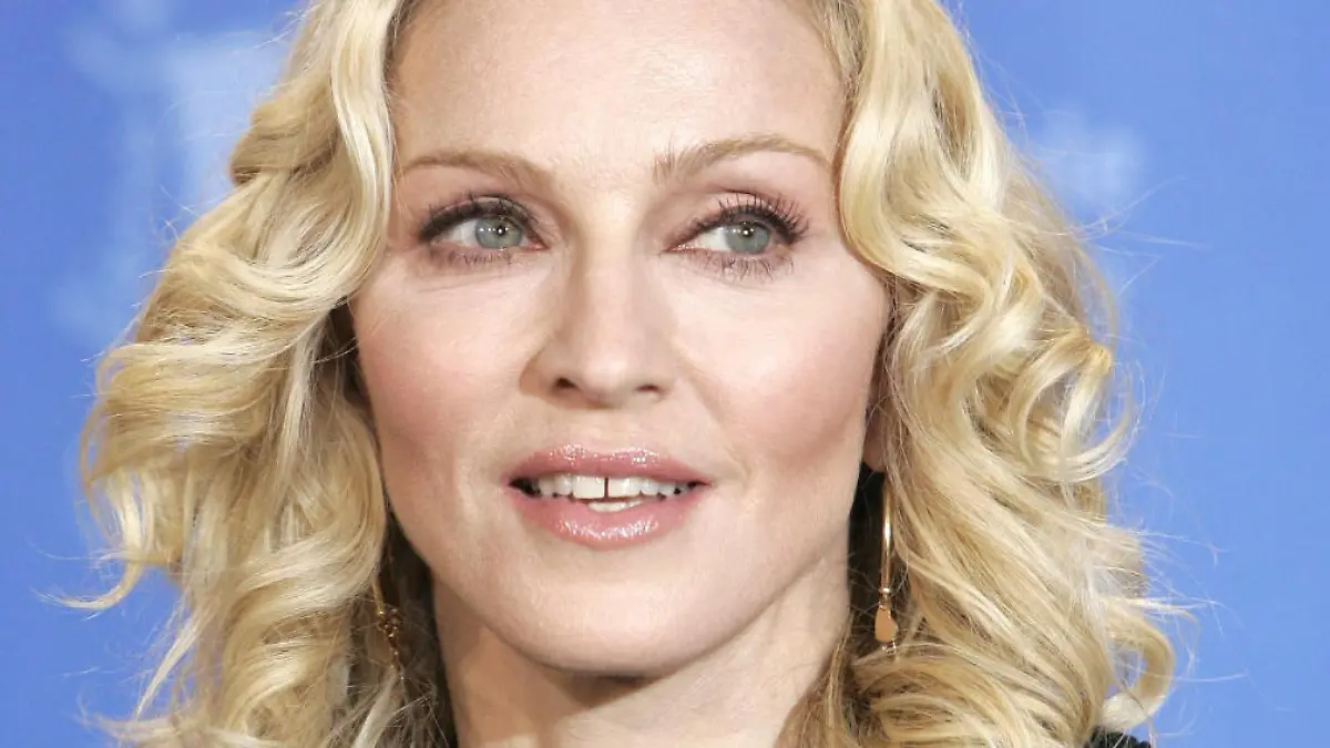 Sänger Madonna zeigt ihre Töchter Beim Kickboxen & am Klavier