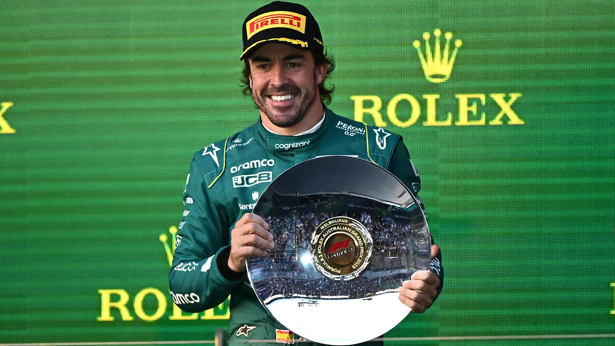 AUSTRALIAN F1 GRAND PRIX, Fernando Alonso ESP of Aston Martin F1 Team celebrates his third place on the podium following the 2023 Australian Grand Prix at the Albert Park Circuit in Melbourne, Sunday, April 02, 2023.  ACHTUNG: NUR REDAKTIONELLE NUTZUNG, KEINE ARCHIVIERUNG UND KEINE BUCHNUTZUNG MELBOURNE VICTORIA AUSTRALIA PUBLICATIONxINxGERxSUIxAUTxONLY Copyright: xJOELxCARRETTx 20230402001782084663