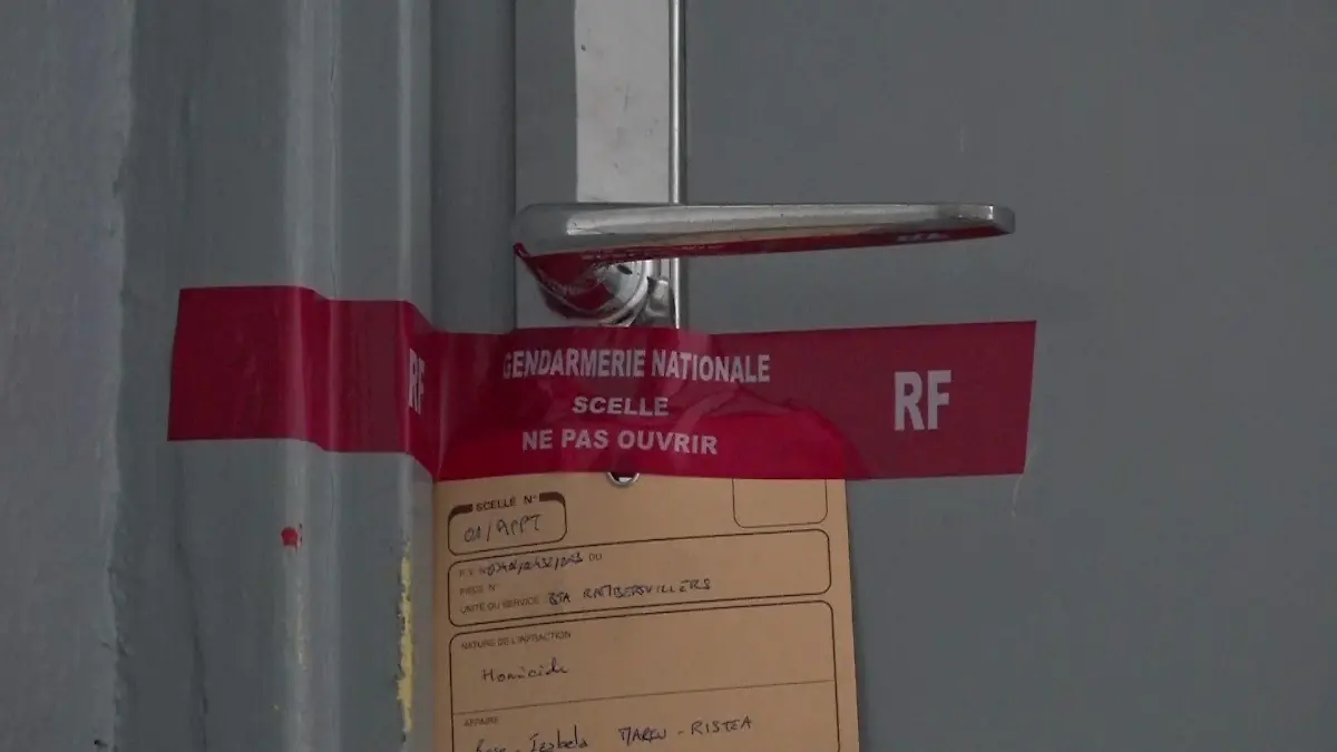 Das Mädchen soll in der Wohnung gefunden worden sein, in der der 15-Jährige lebt.