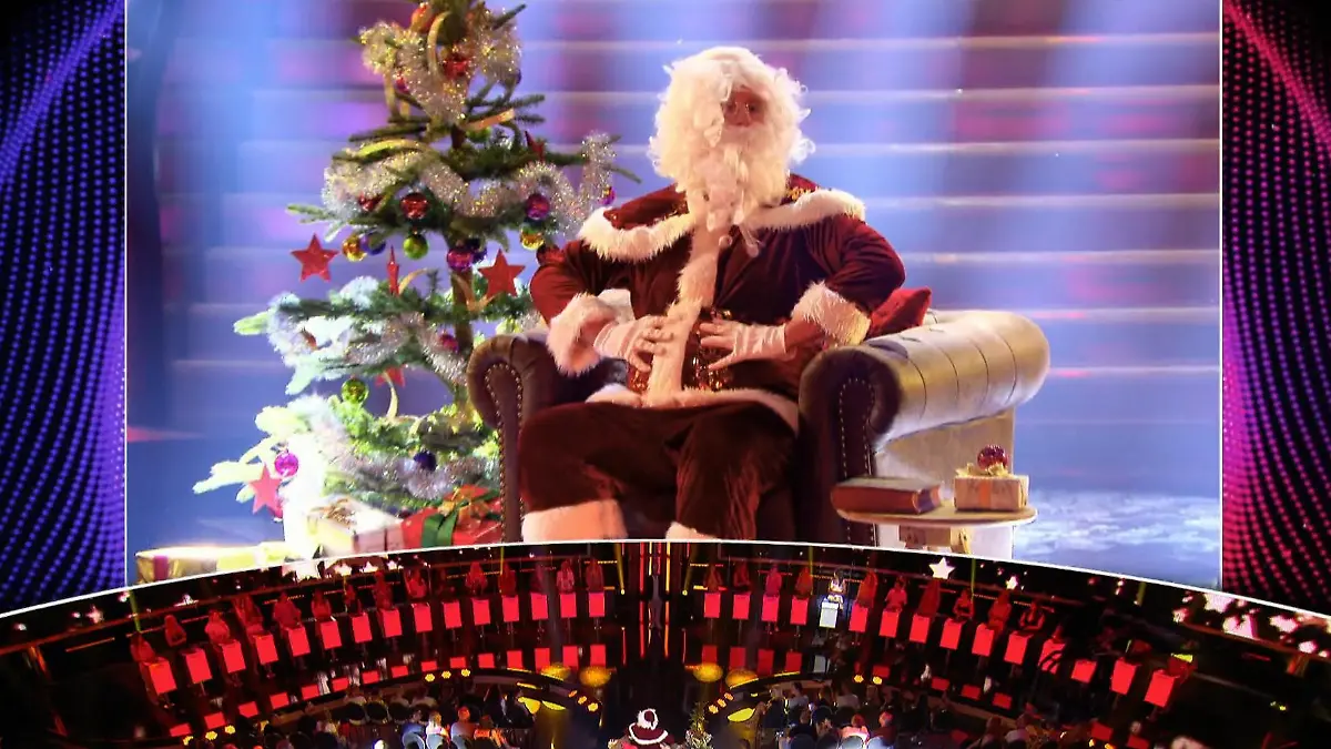Weihnachtsmann Nicklas holt sich das Date mit Avina "Take Me Out": Voller Einsatz lohnt sich!