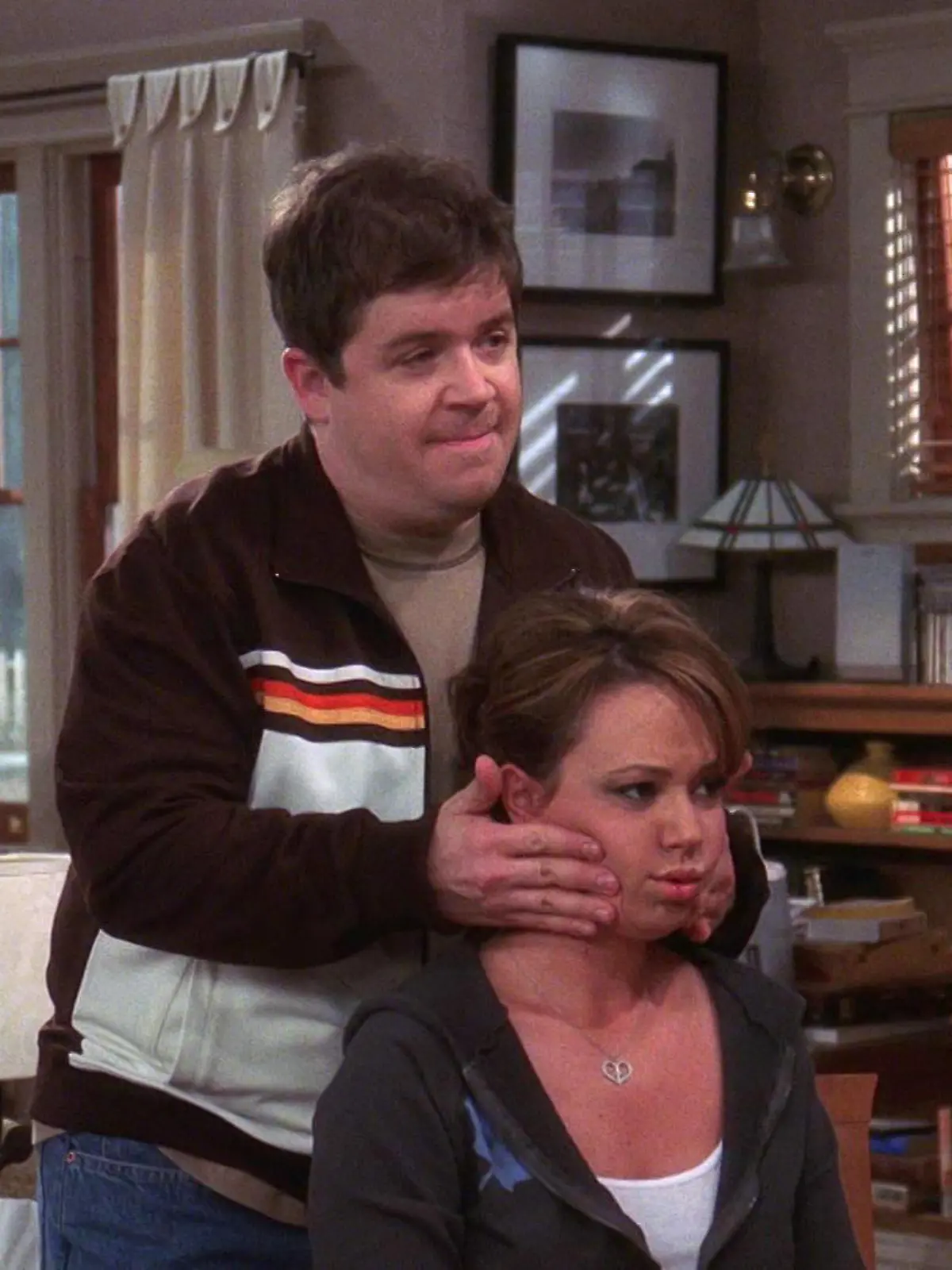 Spence (Patton Oswalt) und Carrie (Leah Remini) in "King of Queens"