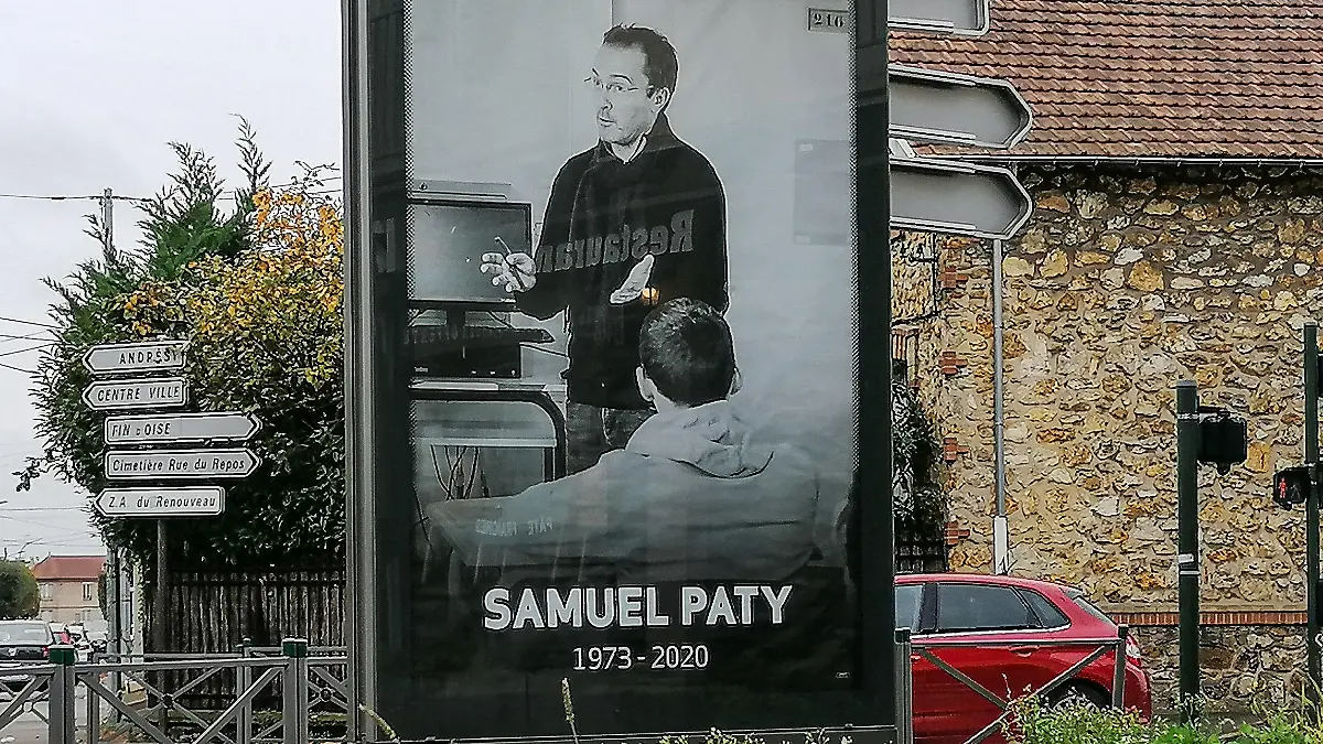 News Bilder des Tages Hommage au professeur Samuel Paty victime d un attentat a Conflans Sainte Honorine - Illustration NEWS : Hommage au professeur victime d un attentat - Conflans Sainte Honorine - 28/10/2020 FedericoPestellini/Panoramic PUBLICATIONxNOTxINxFRAxITAxBEL