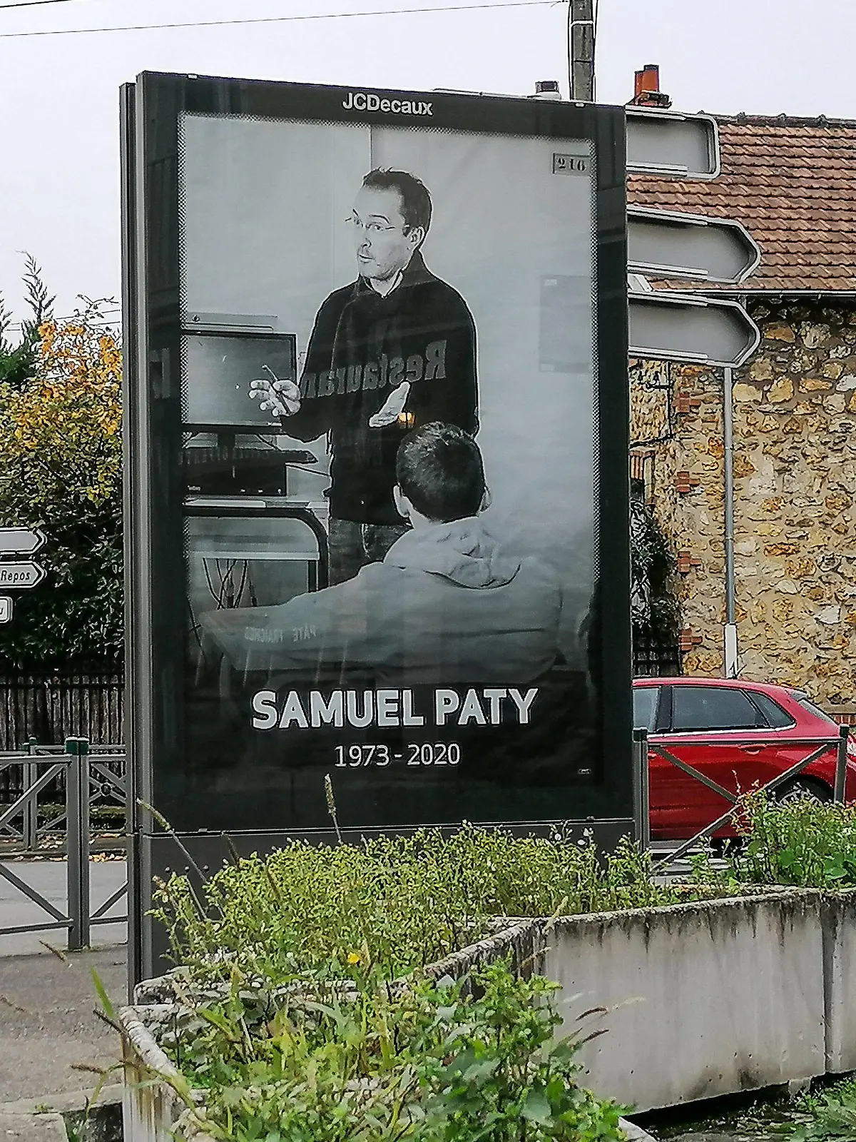 News Bilder des Tages Hommage au professeur Samuel Paty victime d un attentat a Conflans Sainte Honorine - Illustration NEWS : Hommage au professeur victime d un attentat - Conflans Sainte Honorine - 28/10/2020 FedericoPestellini/Panoramic PUBLICATIONxNOTxINxFRAxITAxBEL