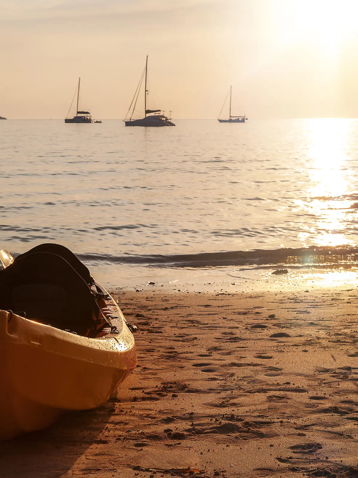 Ein Sonnenuntergang romantisch am Strand in südlichen Gefilden