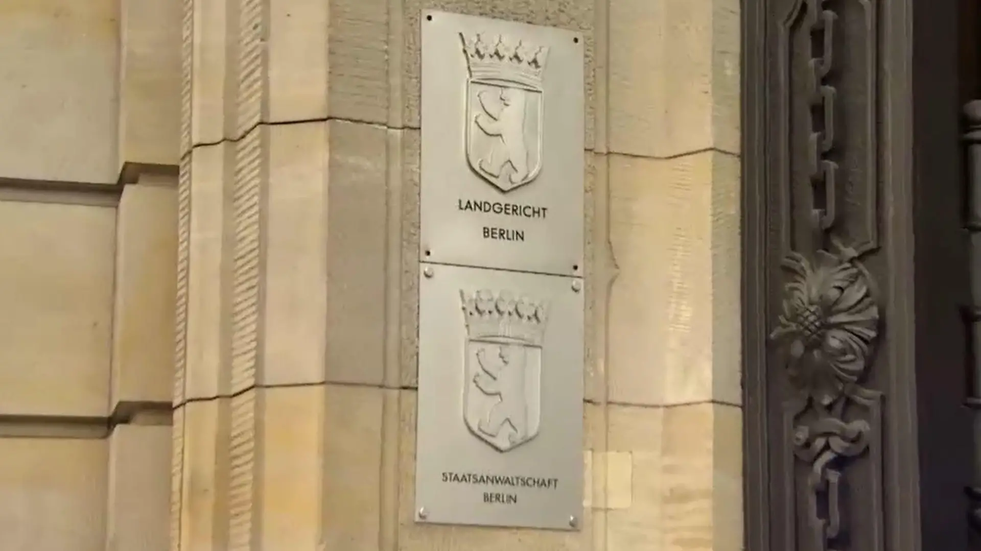 Der Verdächtige muss sich vor dem Landgericht in Berlin verantworten.