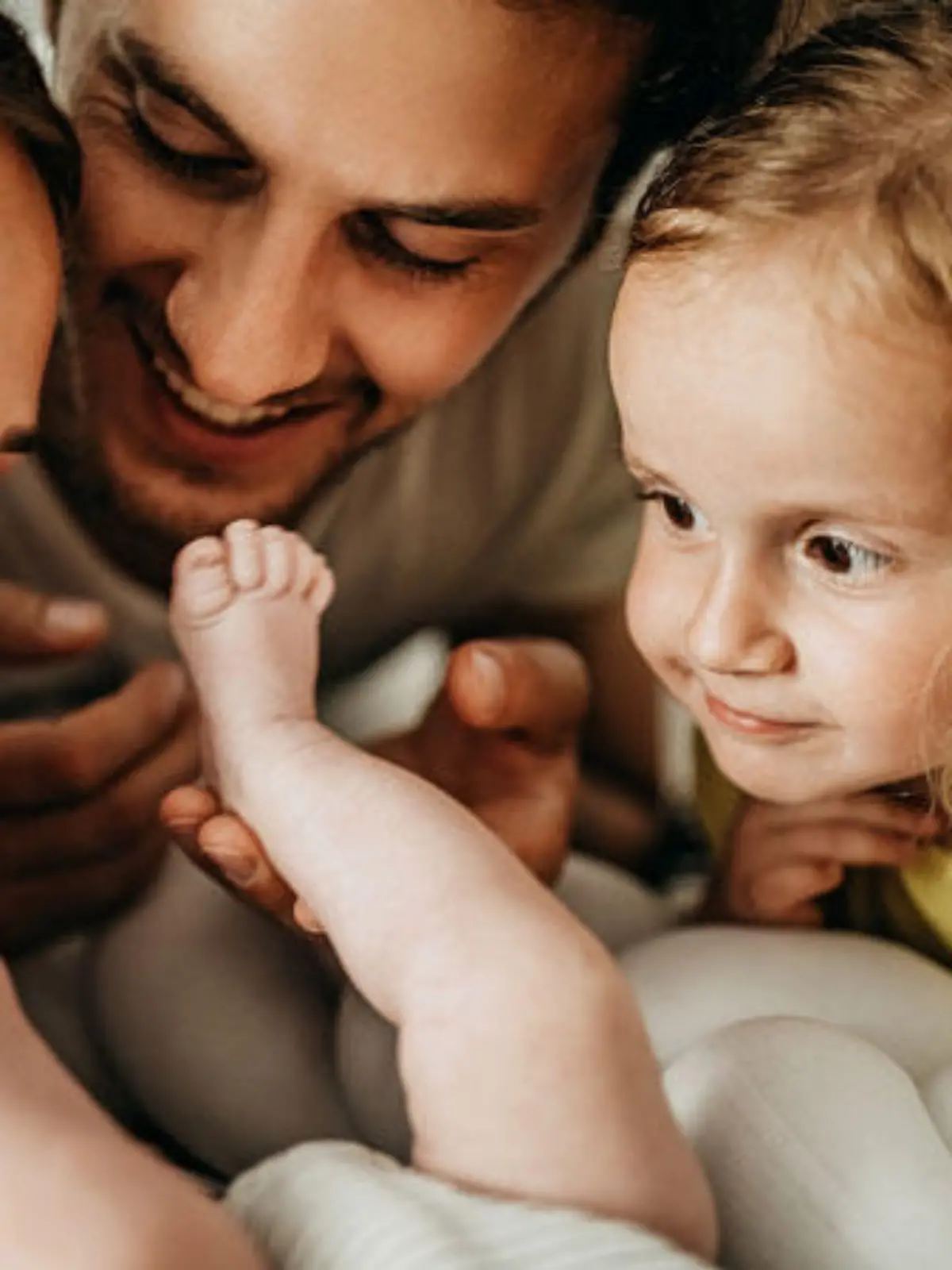 So werde ich nie werden! Haben Sie diesen Satz auch schon von Freunden gehört, die kurz davor waren, Eltern zu werden? Und dann kam es doch anders: Kinder verändern einfach alles - und ganz besonders das eigene Leben. Das bestätigt jetzt auch eine gemeinsame Studie der Zeitschrift Eltern und Pampers. Die ganze Wahrheit übers Elternsein: Sehen Sie in unserem Video.