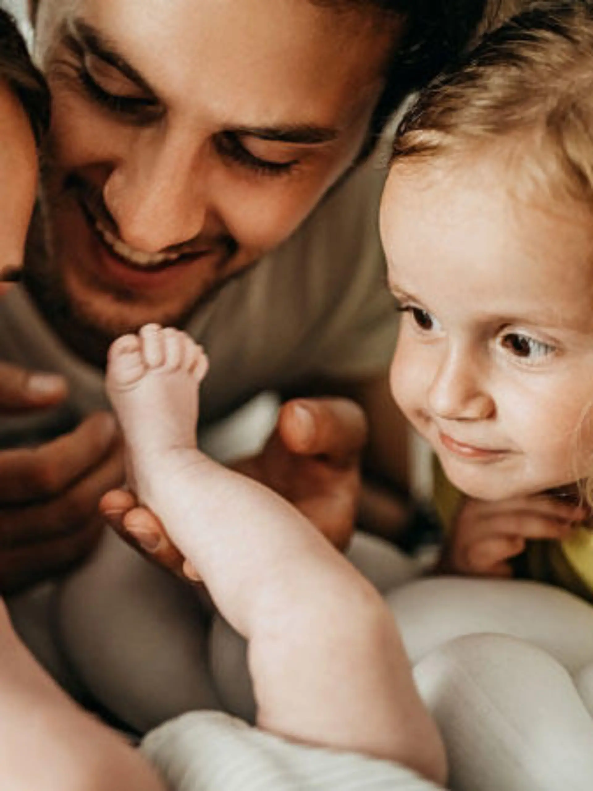 So werde ich nie werden! Haben Sie diesen Satz auch schon von Freunden gehört, die kurz davor waren, Eltern zu werden? Und dann kam es doch anders: Kinder verändern einfach alles - und ganz besonders das eigene Leben. Das bestätigt jetzt auch eine gemeinsame Studie der Zeitschrift Eltern und Pampers. Die ganze Wahrheit übers Elternsein: Sehen Sie in unserem Video.