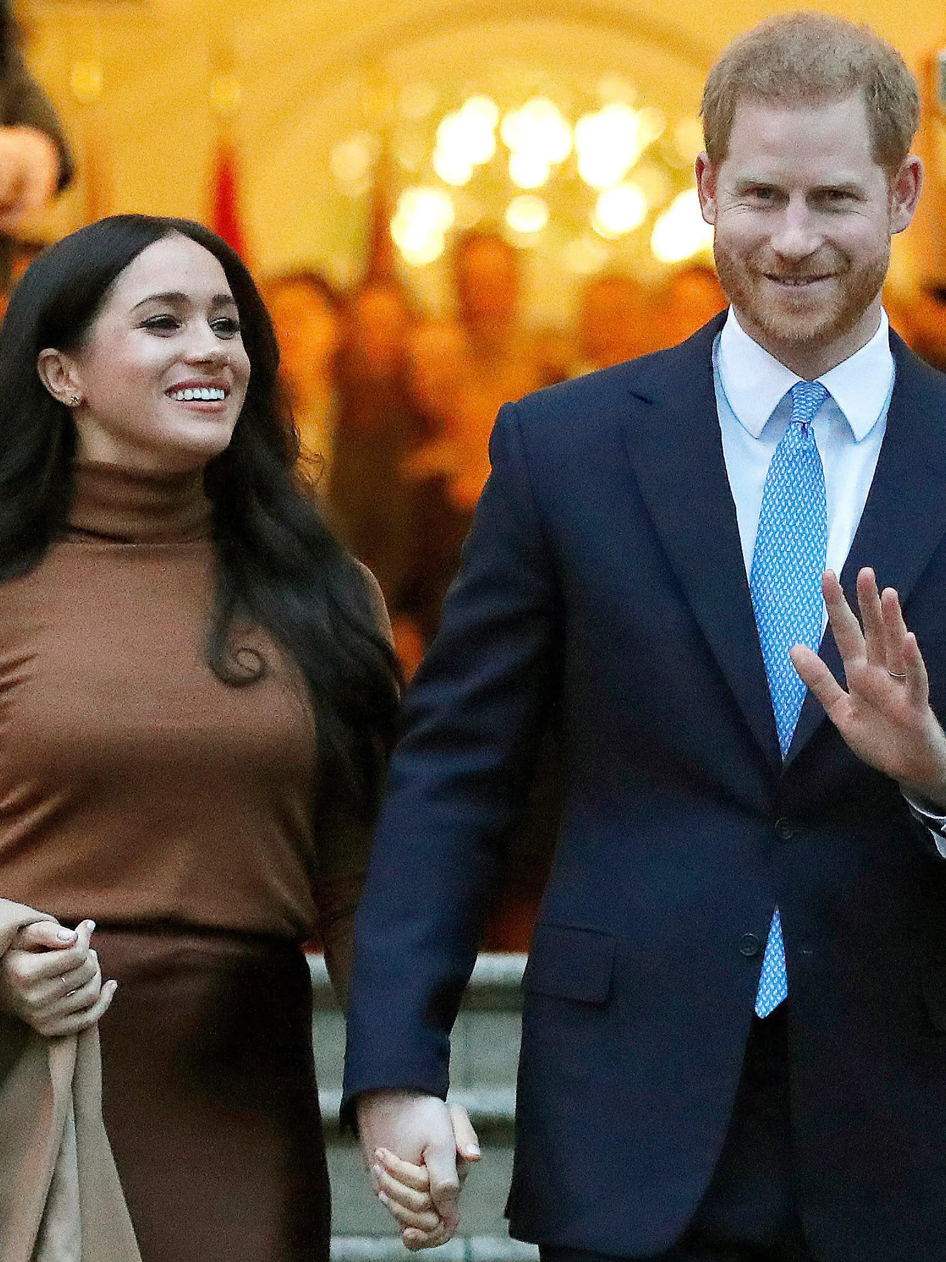 ARCHIV - 07.01.2020, Großbritannien, London: Der britische Prinz Harry und seine Frau, Herzogin Meghan, verlassen das Kanada-Haus. (zu dpa «Buckingham-Palast: Prinz Harry und Meghan erklären finalen Rückzug») Foto: Frank Augstein/AP/dpa +++ dpa-Bildfunk +++