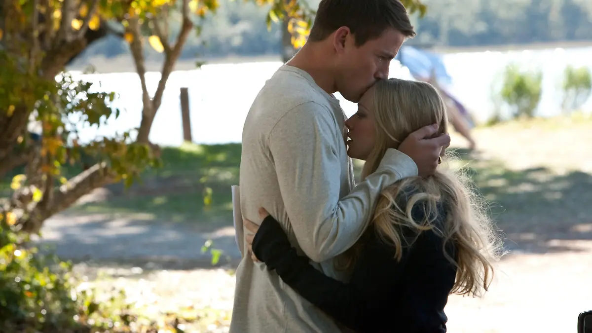 Auf Savannah Curtis und Soldat John Tyree warten nach einem aufregenden Sommer schwere Zeiten.