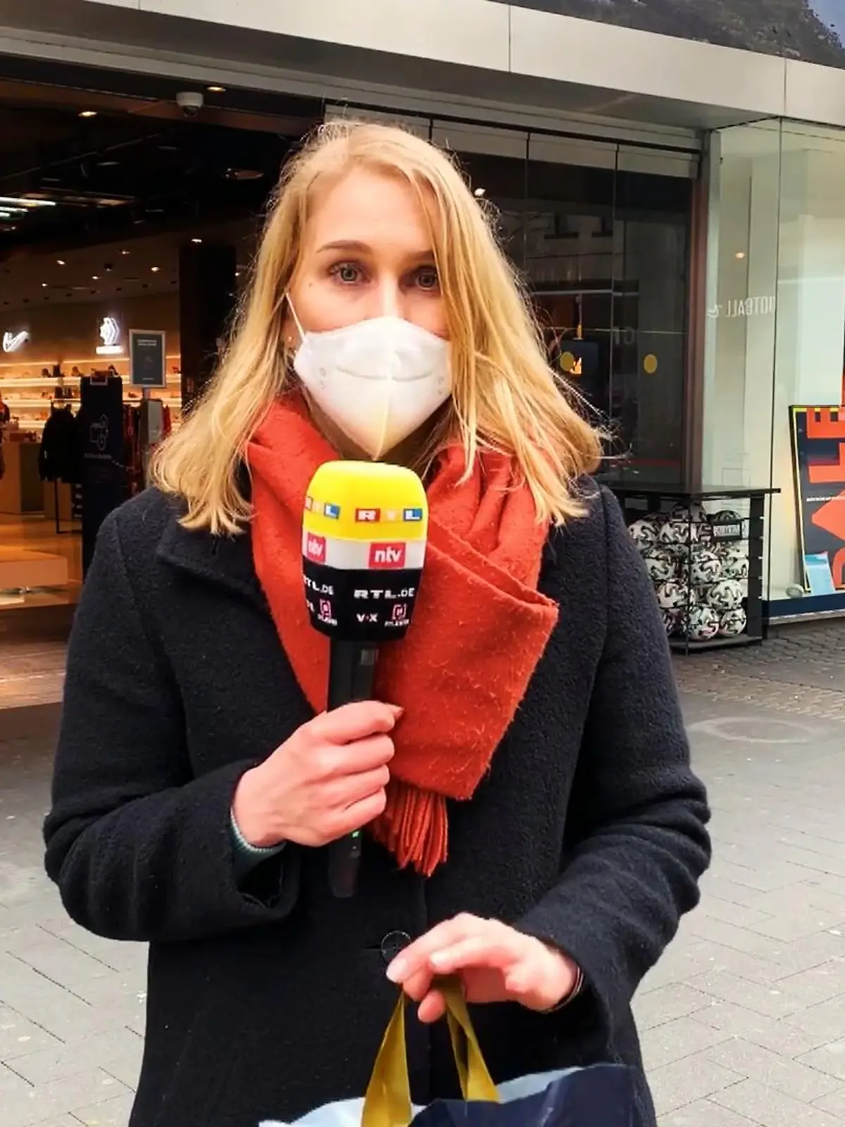 Bild zu: "RTL-Reporterin probiert Click & Meet"