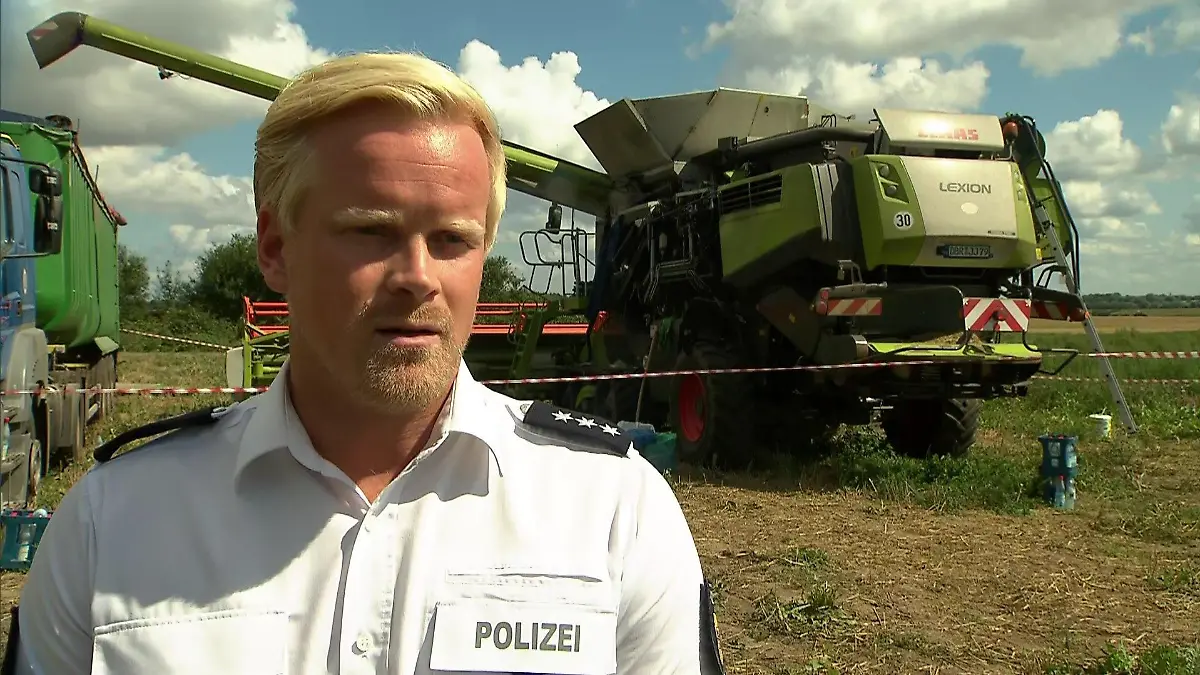 Florian Müller von der Polizei Güstrow erklärt in einem Gespräch mit RTL den aktuellen Stand des Unfalls.