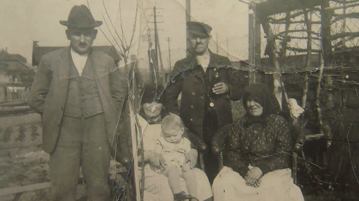Janosch als Kind mit seiner Familie in Ostpreußen