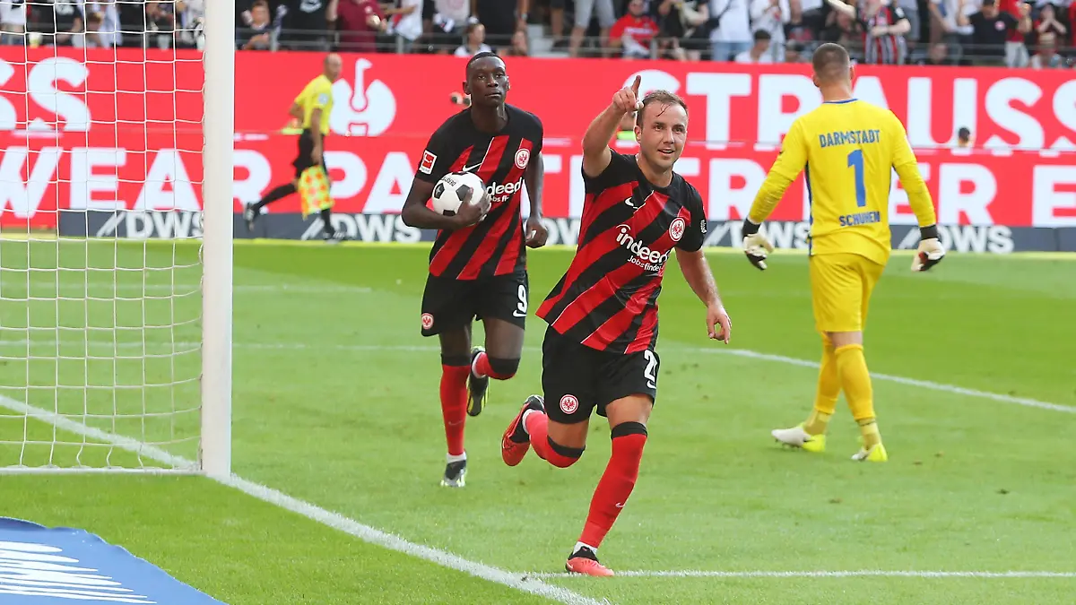 20.08.2023, xtvx, Fussball 1.Bundesliga, Eintracht Frankfurt - SV Darmstadt 98 emspor, v.l. Goal scored, Tor zum 1:0 Randal Kolo Muani Eintracht Frankfurt Randal Kolo Muani Eintracht Frankfurt Torjubel, Goal celebration, celebrate the goal, celebrates scoring Randal Kolo Muani Eintracht Frankfurt Mario Goetze Eintracht Frankfurt DFL/DFB REGULATIONS PROHIBIT ANY USE OF PHOTOGRAPHS as IMAGE SEQUENCES and/or QUASI-VIDEO Frankfurt am Main *** 20 08 2023, xtvx, football 1 Bundesliga, Eintracht Frankfurt SV Darmstadt 98 emspor, v l Goal scored, goal to 1 0 Randal Kolo Muani Eintracht Frankfurt Randal Kolo Muani Eintracht Frankfurt goal celebration, celebrate the goal, celebrates scoring Randal Kolo Muani Eintracht Frankfurt Mario Goetze Eintracht Frankfurt DFL DFB REGULATIONS PROHIBIT ANY USE OF PHOTOGRAPHS AS IMAGE SEQUENCES AND OR QUASI VIDEO Frankfurt am Main