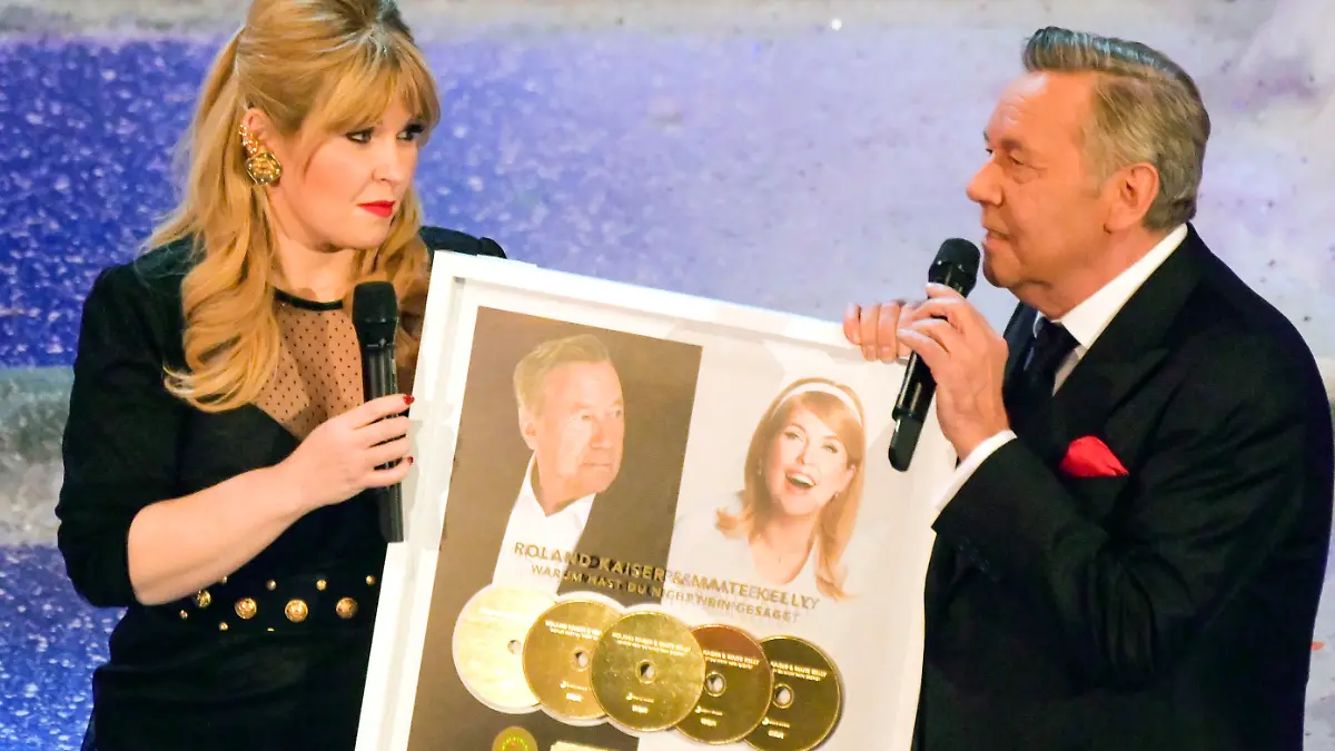 Maite Kelly und Roland Kaiser bei der Aufzeichnung der ARD TV-Show 'Das Adventsfest der 100.000 Lichter' im Congress Center Suhl. Suhl, 24.11.2022