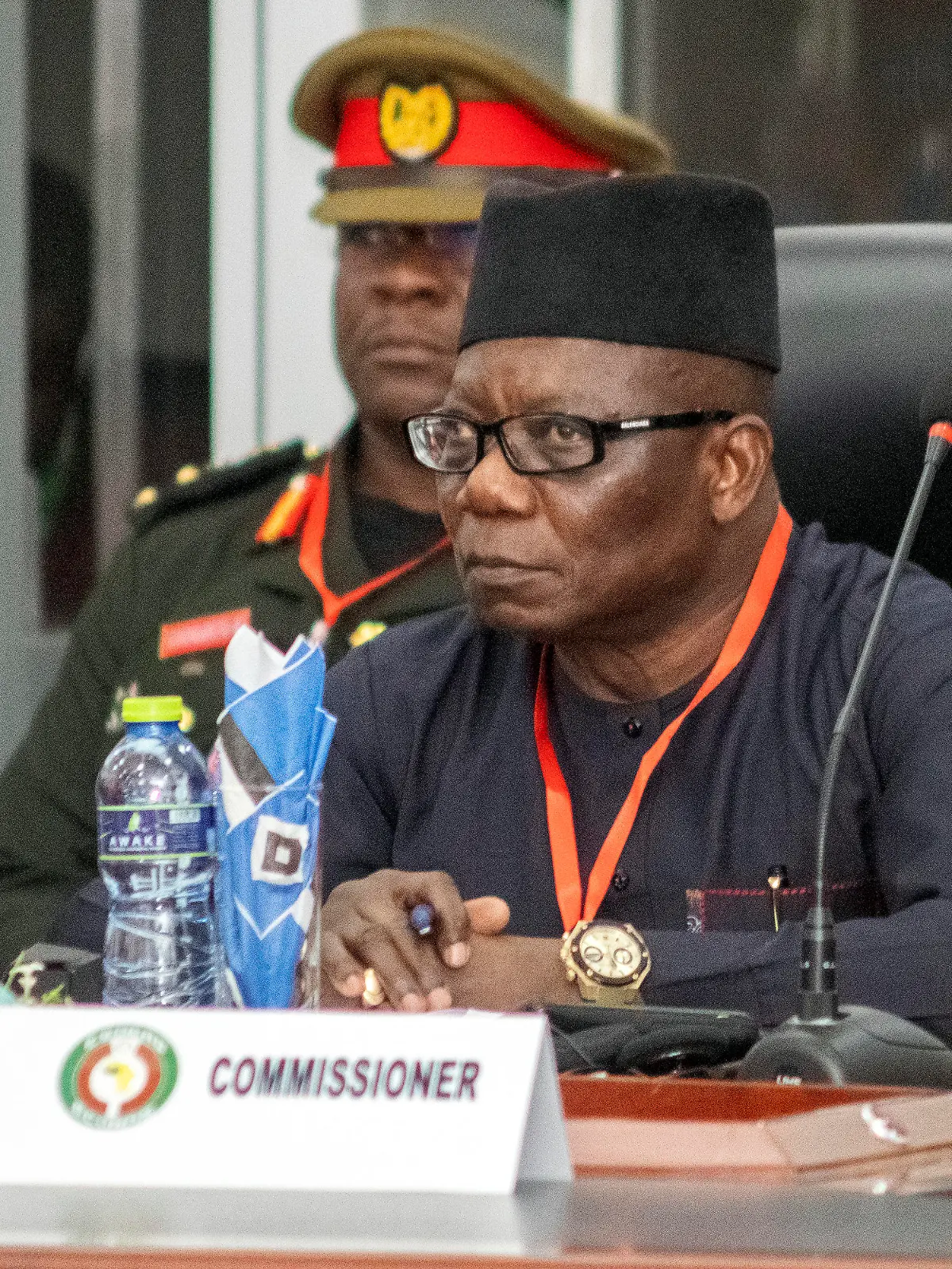 17.08.2023, Ghana, Accra: Abdel-Fatau Musah, Kommissar der Ecowas, nimmt an der außerordentlichen Sitzung des Ecowas-Ausschusses der Chefs des Verteidigungsstabs teil. Die Militärchefs der westafrikanischen Gemeinschaft Ecowas wollen nach Angaben des Staatenblocks die Pläne für einen möglichen Militäreinsatz nach dem Putsch im Niger finalisieren. Foto: Richard Eshun Nanaresh/AP/dpa +++ dpa-Bildfunk +++