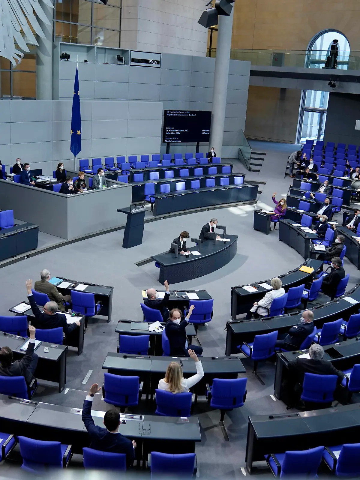  B90/Gruenen fordern die Anwesenheit von Minister Scholz bei der 208. Sitzung und Debatte des Deutschen Bundestag in Berlin Aktuell, 10.02.2021, Berlin, Eklat im Bundestag B90/Gruenen bei dem Antrag der Anwesenheit von Olaf Scholz bei der Aktuelle Stunde zu den juengsten Entwicklungen in Russland bei der 208. Sitzung des Deutschen Bundestag in Berlin - hier bei der Abstimmung von Petra Pau ueber den Antrag im Plenum Berlin Berlin Deutschland *** B90 Greens demand the presence of Minister Scholz at the 208 session and debate of the German Bundestag in Berlin Current, 10 02 2021, Berlin, clat in the Bundestag B90 Greens at the request of the presence of Olaf Scholz at the current hour on the latest developments in Russia at the 208 session o
