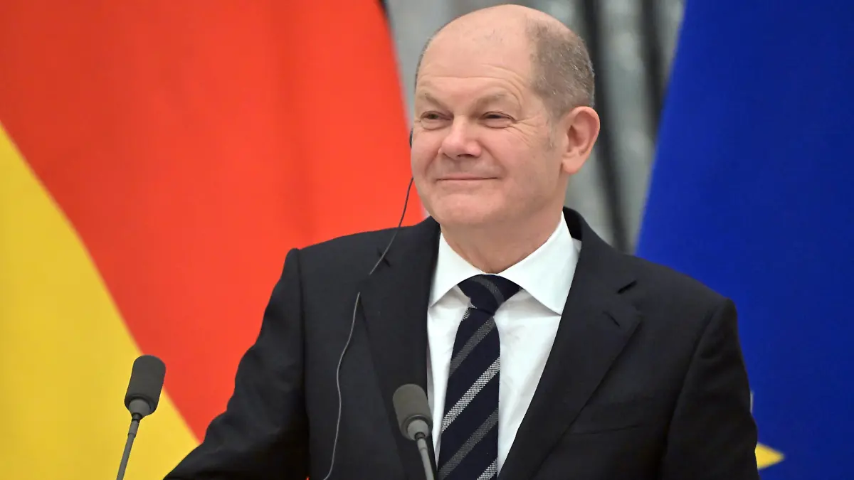 Russia Germany 8116176 15.02.2022 German Chancellor Olaf Scholz attends a joint press conference with Russian President Vladimir Putin following their meeting at Moscow s Kremlin, Russia. Sergey Guneev/POOL / Sputnik Moscow Russia PUBLICATIONxINxGERxSUIxAUTxONLY Copyright: xSergeyxGuneev/POOLx