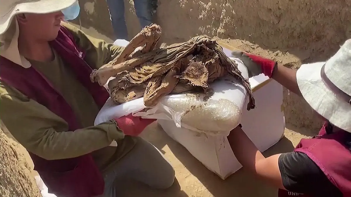 Archäologen gruben diese Mumie in Peru aus.