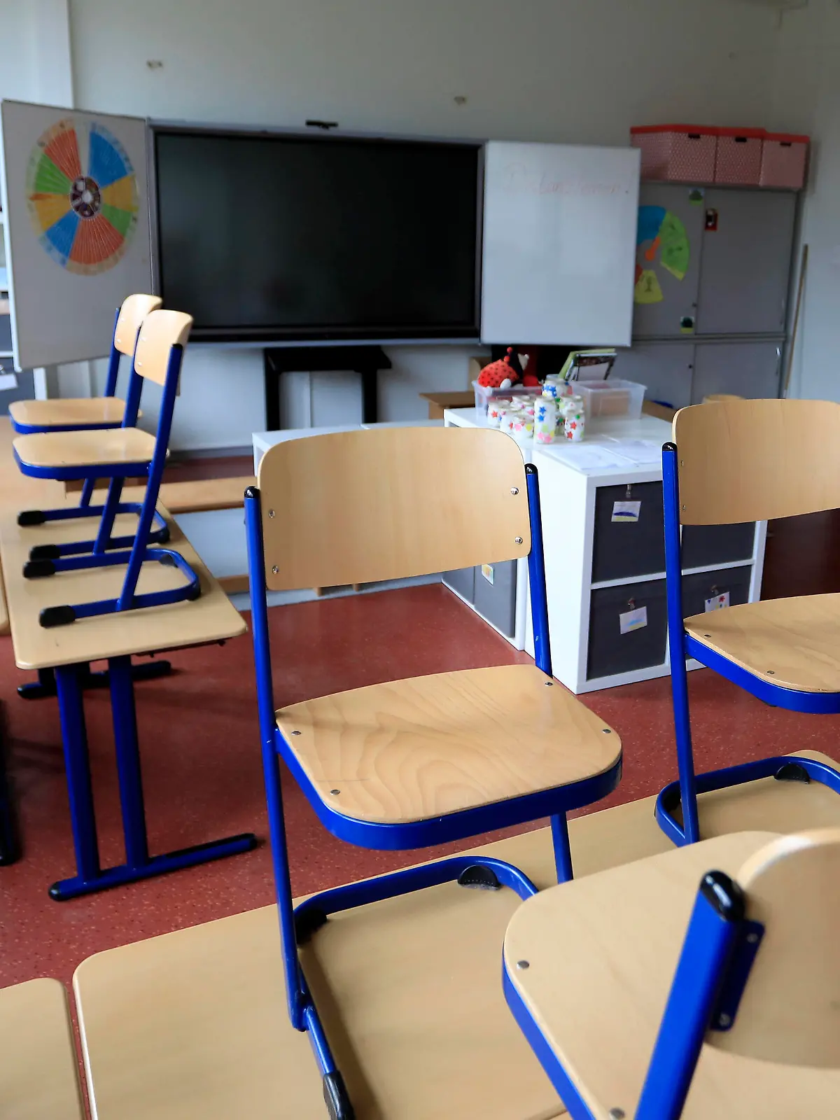  SCHUL LOCKDOWN Schul Lockdown Gebrueder Grimm Schule in Meerbusch Buederich Januar 2021 am 29.Januar 2021 in Meerbusch *** SCHOOL LOCKDOWN School Lockdown Gebrueder Grimm School in Meerbusch Buederich January 2021 on 29 January 2021 in Meerbusch