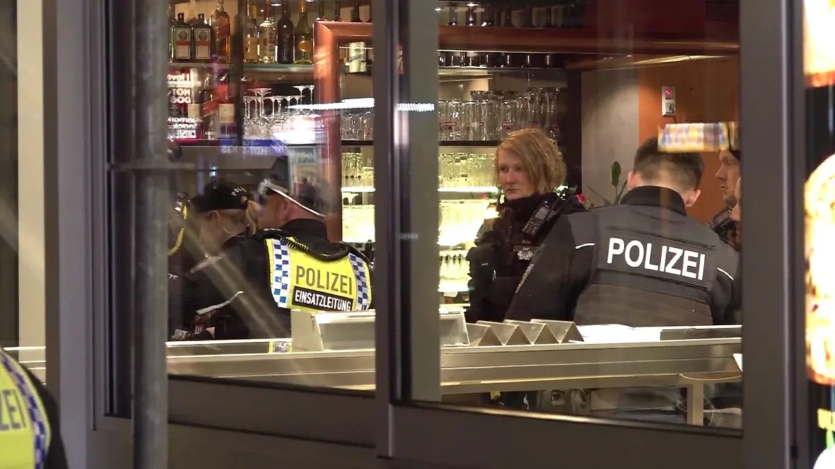 Die Polizei war mit einem Großaufgebot vor Ort.
