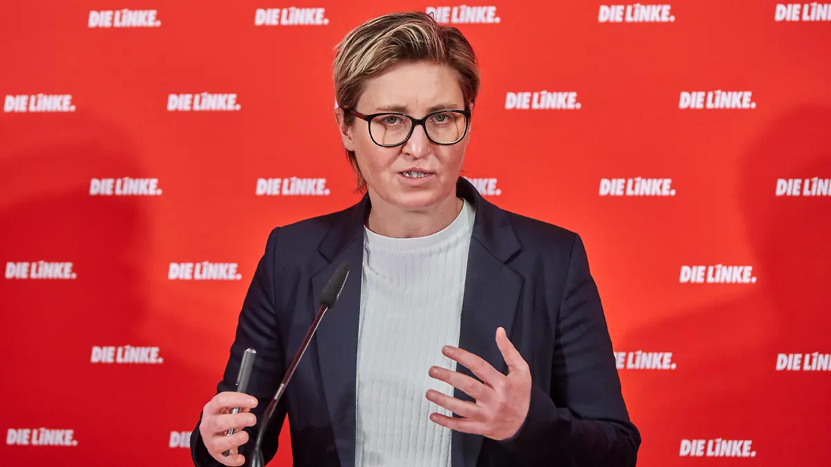  Parteivorsitzende Susanne Hennig-Wellsow Die Linke bei der Pressekonferenz zur Vorstellung der neuen Vorsitzenden der Partei Die Linke im Berliner Karl-Liebknecht Haus. / Party Chairwoman Susanne Hennig-Wellsow Die Linke at the press conference to introduce the new Chairwoman of Die Linke party in Berlin s Karl-Liebknecht Haus. snapshot-photography/F.Boillot *** Party Chairwoman Susanne Hennig Wellsow Die Linke at the press conference to introduce the new Chairwoman of Die Linke party in Berlin s Karl Liebknecht Haus Party Chairwoman Susanne Hennig Wellsow Die Linke at the press conference to introduce the new Chairwoman of Die Linke party in Berlin s Karl Liebknecht Haus snapshot photography F Boillot