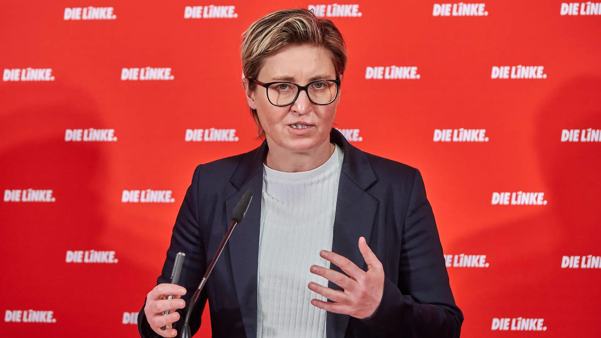 Parteivorsitzende Susanne Hennig-Wellsow Die Linke bei der Pressekonferenz zur Vorstellung der neuen Vorsitzenden der Partei Die Linke im Berliner Karl-Liebknecht Haus. / Party Chairwoman Susanne Hennig-Wellsow Die Linke at the press conference to introduce the new Chairwoman of Die Linke party in Berlin s Karl-Liebknecht Haus. snapshot-photography/F.Boillot *** Party Chairwoman Susanne Hennig Wellsow Die Linke at the press conference to introduce the new Chairwoman of Die Linke party in Berlin s Karl Liebknecht Haus Party Chairwoman Susanne Hennig Wellsow Die Linke at the press conference to introduce the new Chairwoman of Die Linke party in Berlin s Karl Liebknecht Haus snapshot photography F Boillot