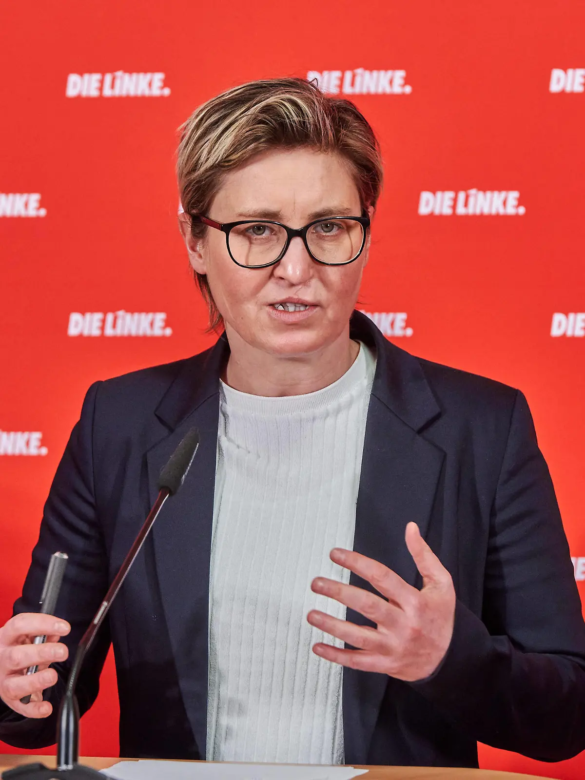  Parteivorsitzende Susanne Hennig-Wellsow Die Linke bei der Pressekonferenz zur Vorstellung der neuen Vorsitzenden der Partei Die Linke im Berliner Karl-Liebknecht Haus. / Party Chairwoman Susanne Hennig-Wellsow Die Linke at the press conference to introduce the new Chairwoman of Die Linke party in Berlin s Karl-Liebknecht Haus. snapshot-photography/F.Boillot *** Party Chairwoman Susanne Hennig Wellsow Die Linke at the press conference to introduce the new Chairwoman of Die Linke party in Berlin s Karl Liebknecht Haus Party Chairwoman Susanne Hennig Wellsow Die Linke at the press conference to introduce the new Chairwoman of Die Linke party in Berlin s Karl Liebknecht Haus snapshot photography F Boillot
