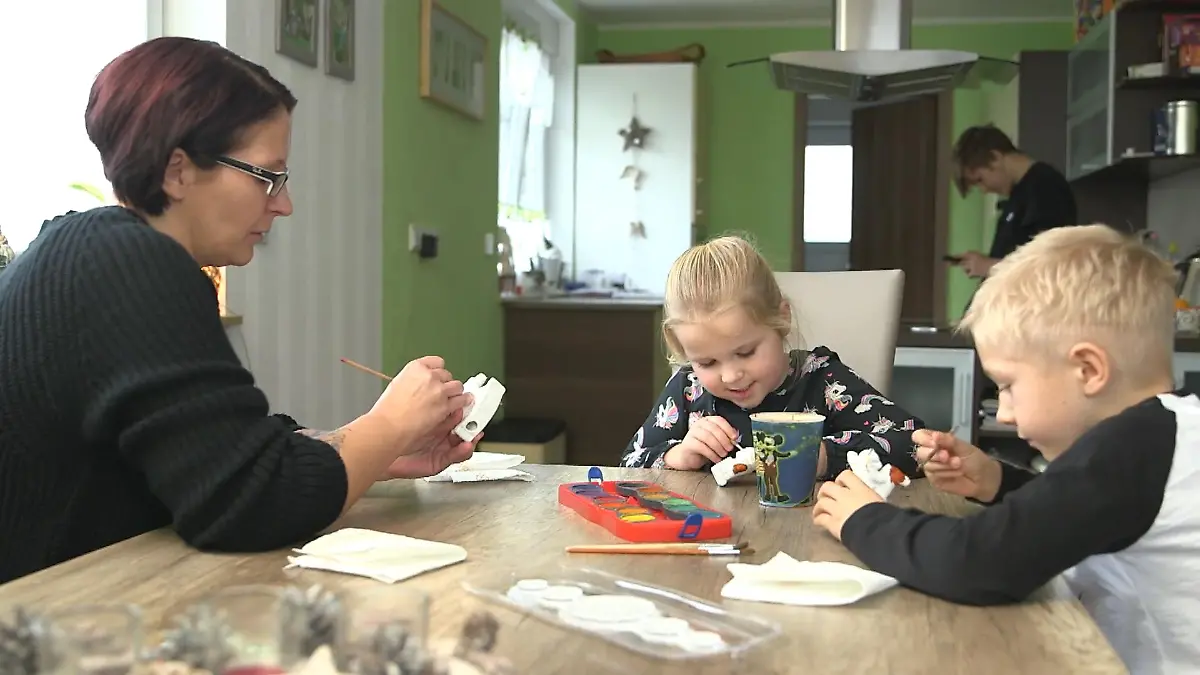 Der Alltag mit Homeschooling RTL Wochenserie: Corona-Deutschland