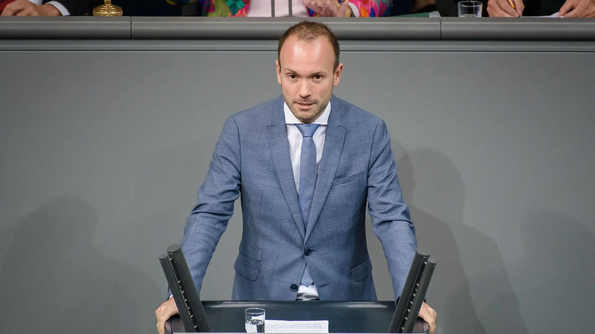 Sitzung des deutschen Bundestags Deutschland, Berlin - 24.10.2019: Im Bild ist Nikolas Löbel CDU während der Sitzung des deutschen Bundestags zu sehen. Berlin Bundestag Berlin Deutschland *** Session of the German Bundestag Germany, Berlin 24 10 2019 The picture shows Nikolas Löbel CDU during the session of the German Bundestag Berlin Bundestag Berlin Germany