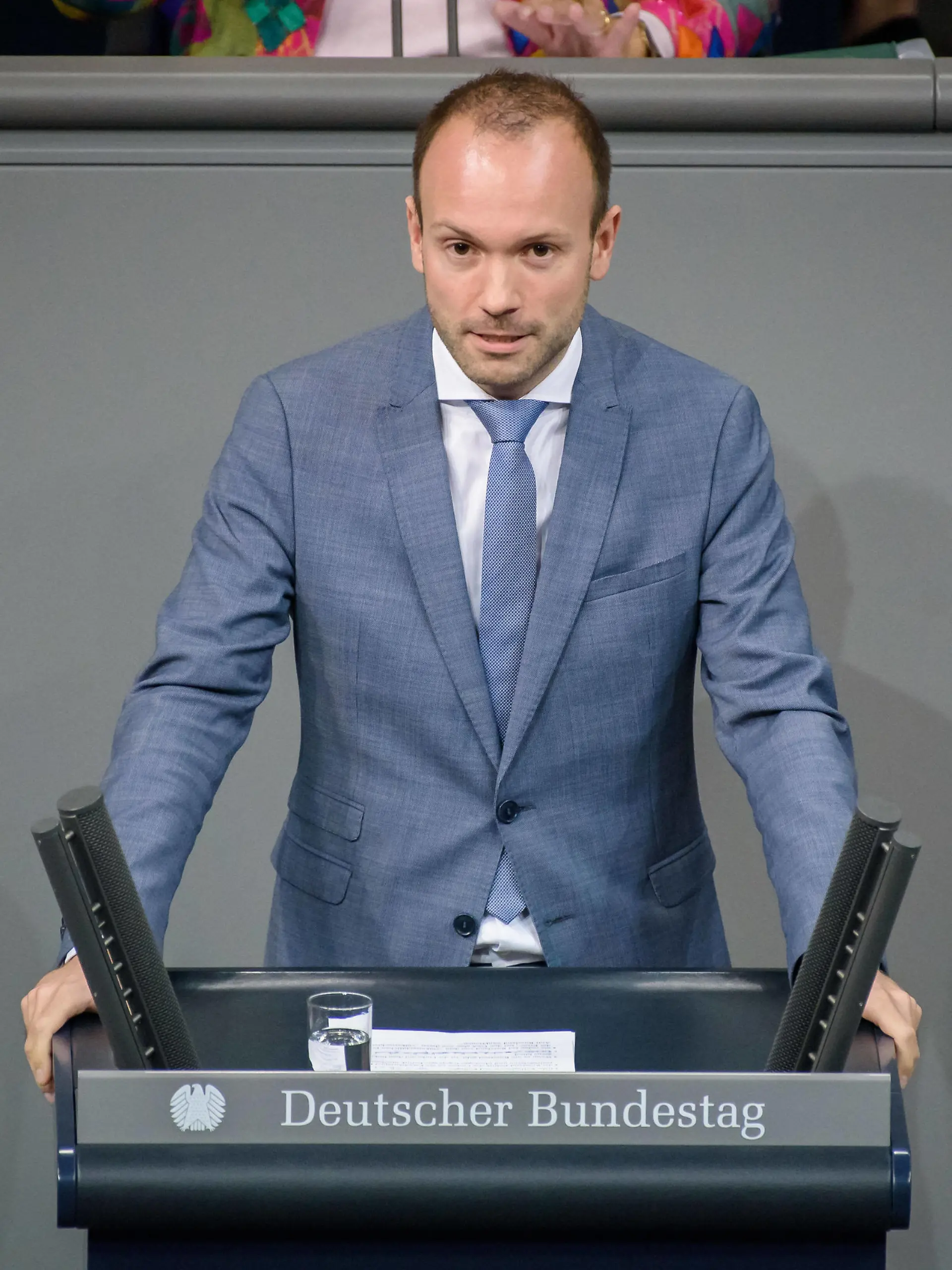 Sitzung des deutschen Bundestags Deutschland, Berlin - 24.10.2019: Im Bild ist Nikolas Löbel CDU während der Sitzung des deutschen Bundestags zu sehen. Berlin Bundestag Berlin Deutschland *** Session of the German Bundestag Germany, Berlin 24 10 2019 The picture shows Nikolas Löbel CDU during the session of the German Bundestag Berlin Bundestag Berlin Germany