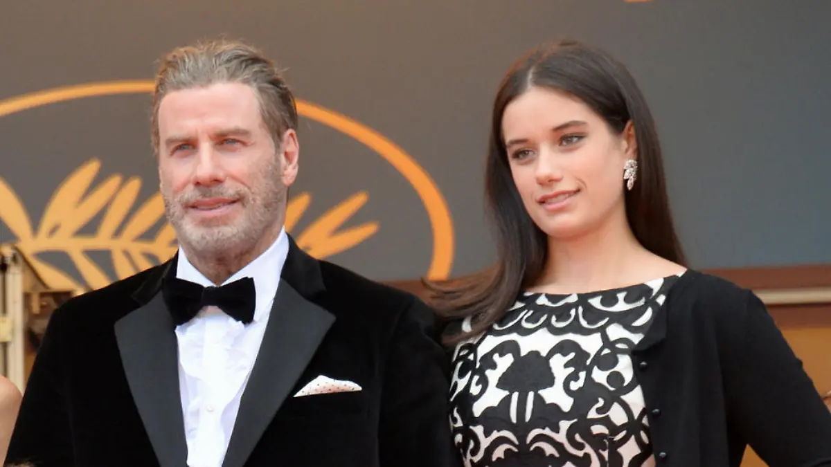 John Travoltas Tochter Ella tritt in seine Fußstapfen