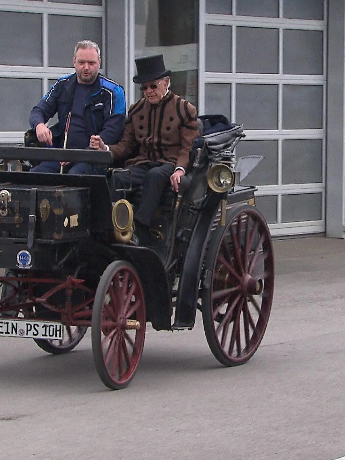 Das wohl älteste zugelassene Auto der Welt stellt sich erneut der TÜV-Untersuchung.