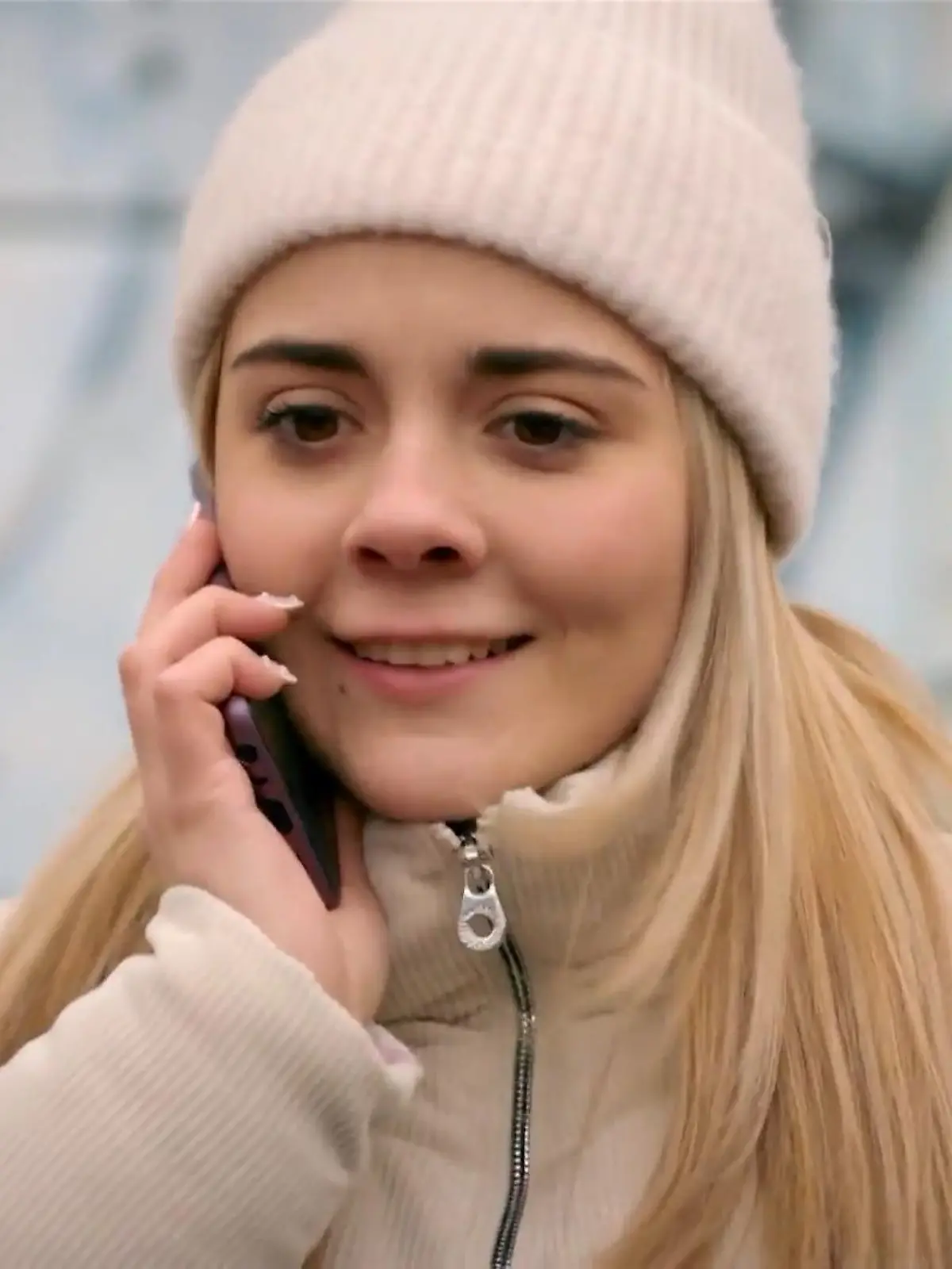 AWZ: Valea telefoniert mit ihrer Mutter