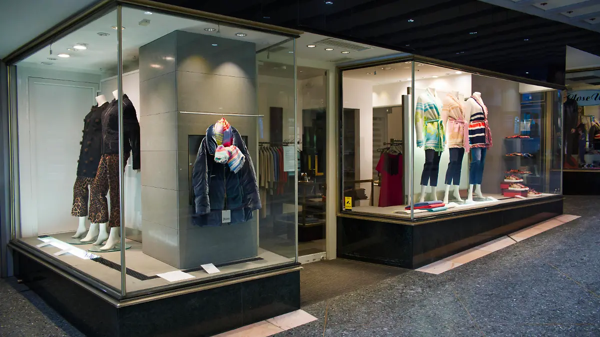  Harter Lockdown, Geschlossene Einzelhändler, Modegeschäft, Gloriapassage, Königsstraße, Stuttgart, Baden-Württemberg, Deutschland Einzelhandel Corona *** Hard Lockdown, Closed Retailer, Fashion Store, Gloriapassage, Königsstraße, Stuttgart, Baden Württemberg, Germany Retail Corona