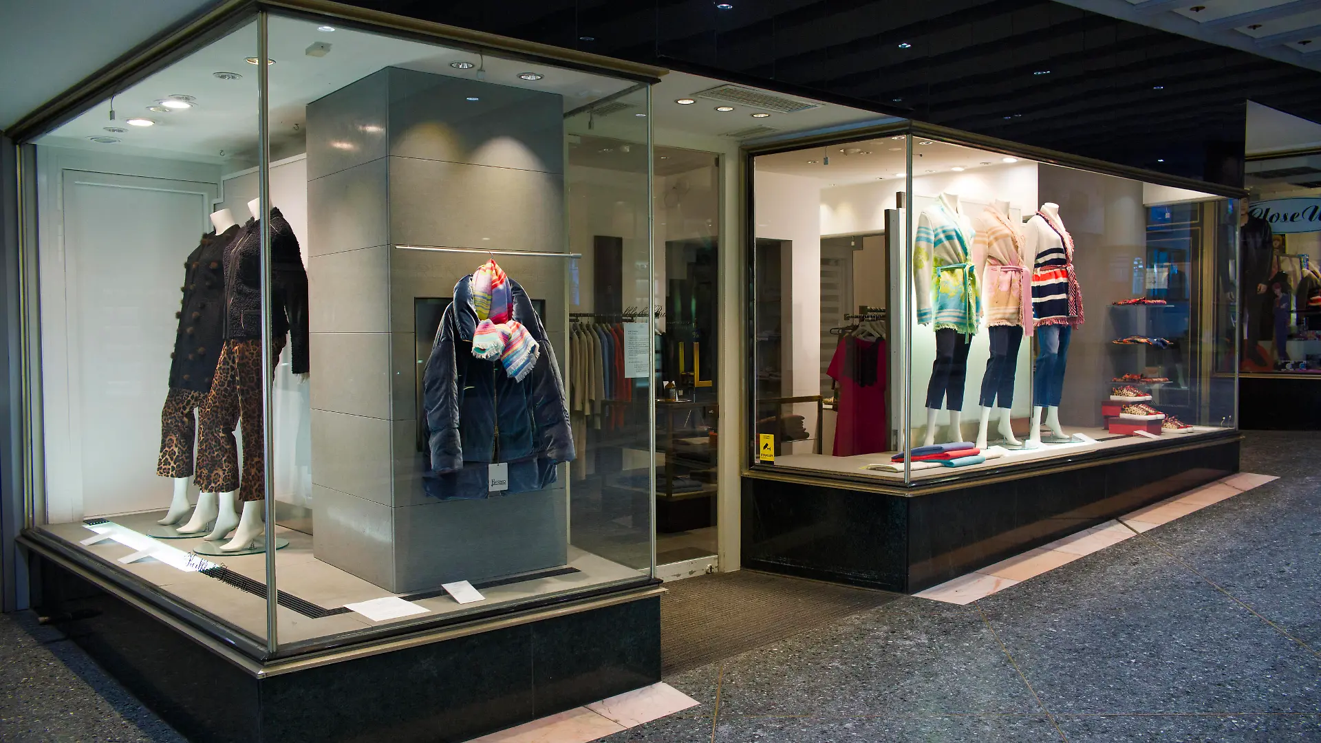Harter Lockdown, Geschlossene Einzelhändler, Modegeschäft, Gloriapassage, Königsstraße, Stuttgart, Baden-Württemberg, Deutschland Einzelhandel Corona *** Hard Lockdown, Closed Retailer, Fashion Store, Gloriapassage, Königsstraße, Stuttgart, Baden Württemberg, Germany Retail Corona