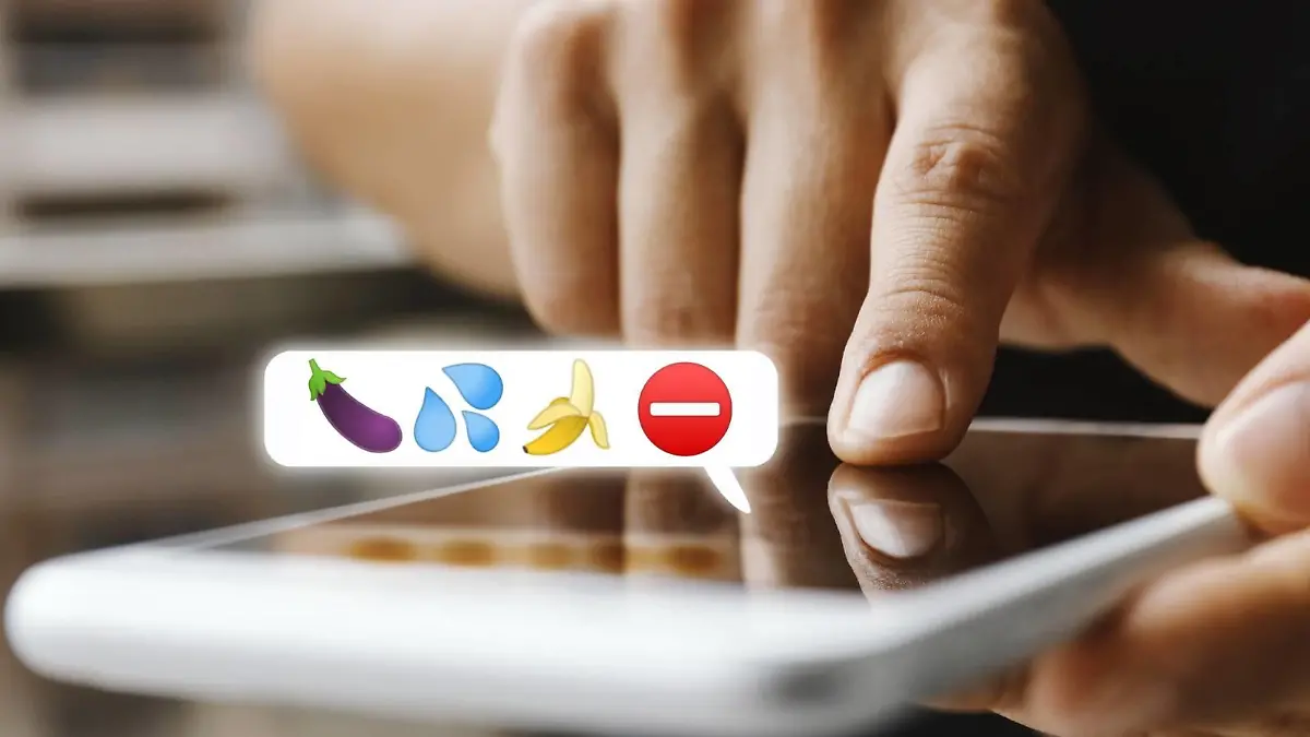 Frau tippt auf Handy mit Emojis