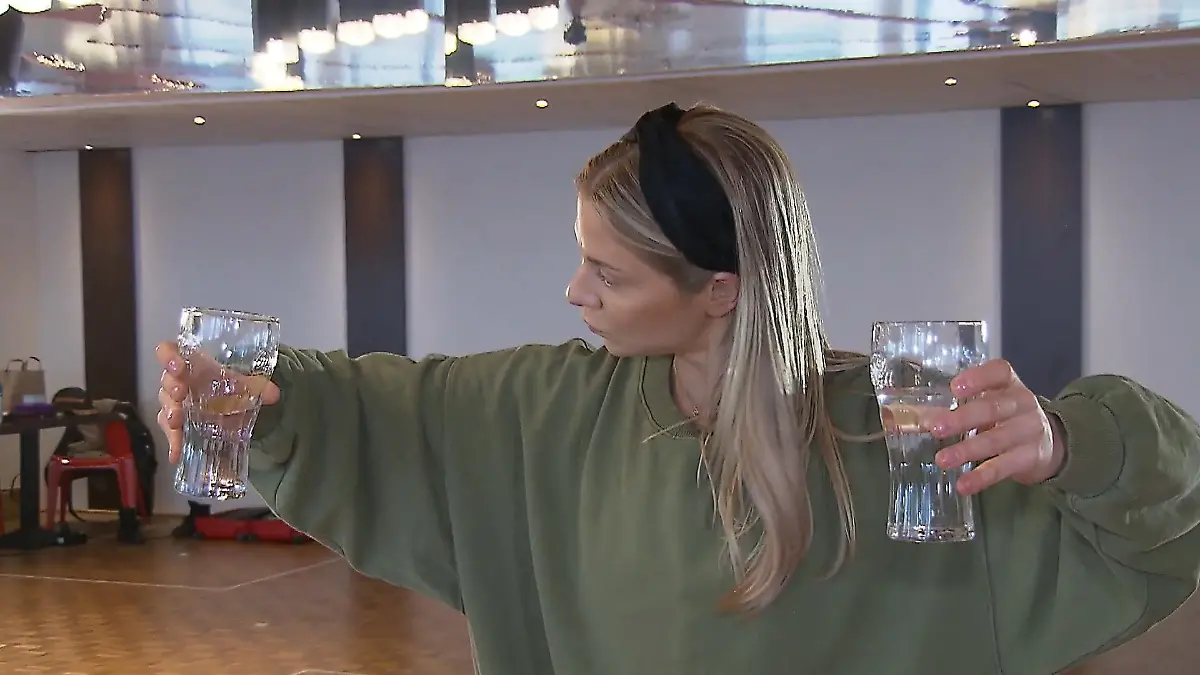 Bei "Let's Dance" mit Wassergläsern zur Körperspannung! Valentina Pahde trainiert für ihren Tango