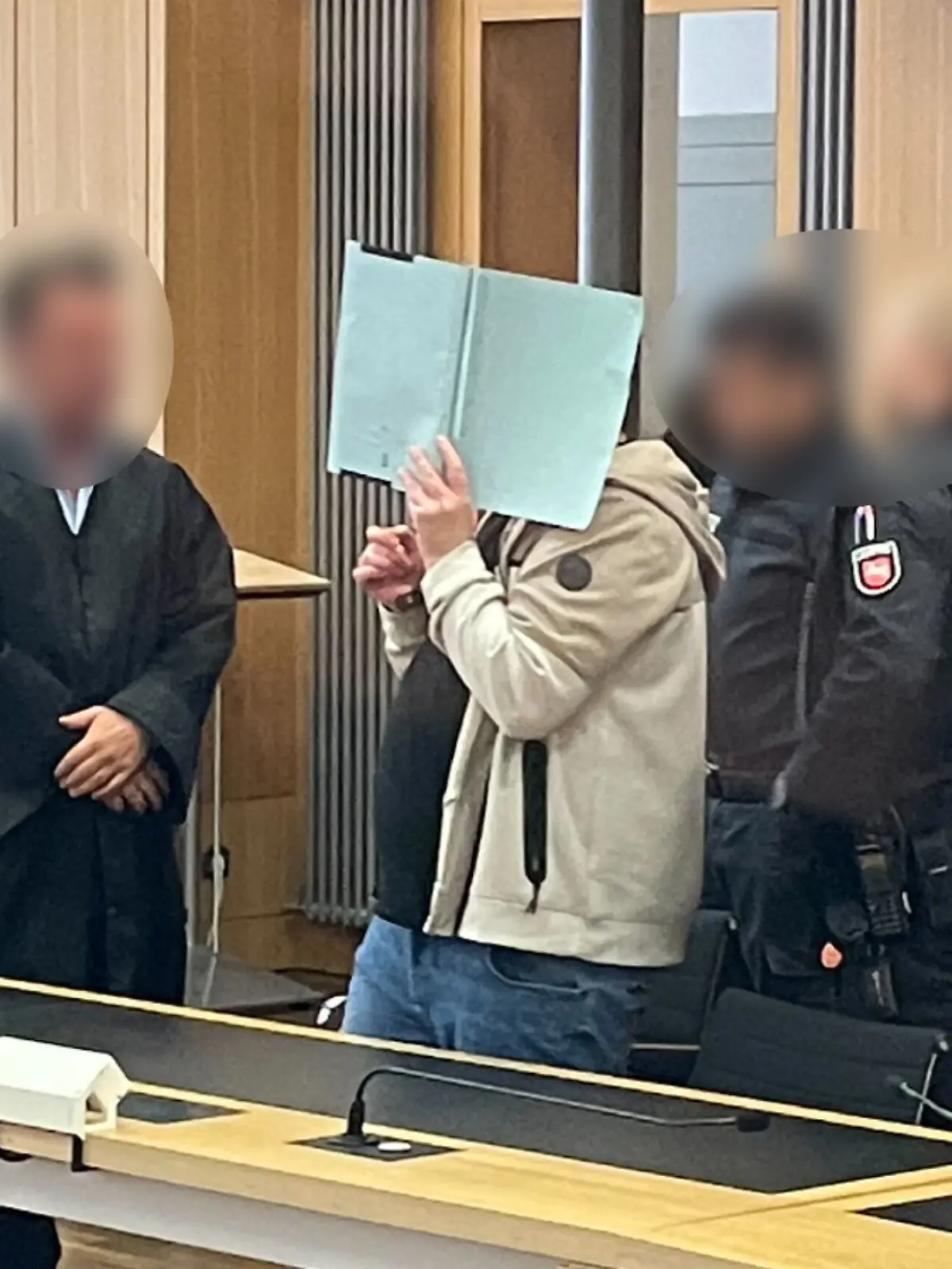 Bild zu: "Nach Kündigung überfährt Tobias H. (28) seinen Chef – jetzt muss er in den Knast"