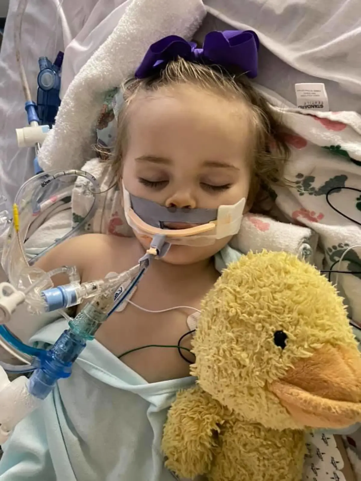Die 1,5 jährige Reese verschluckt eine Batterie aus der Fernbedienung und stirbt kurze Zeit später im Krankenhaus