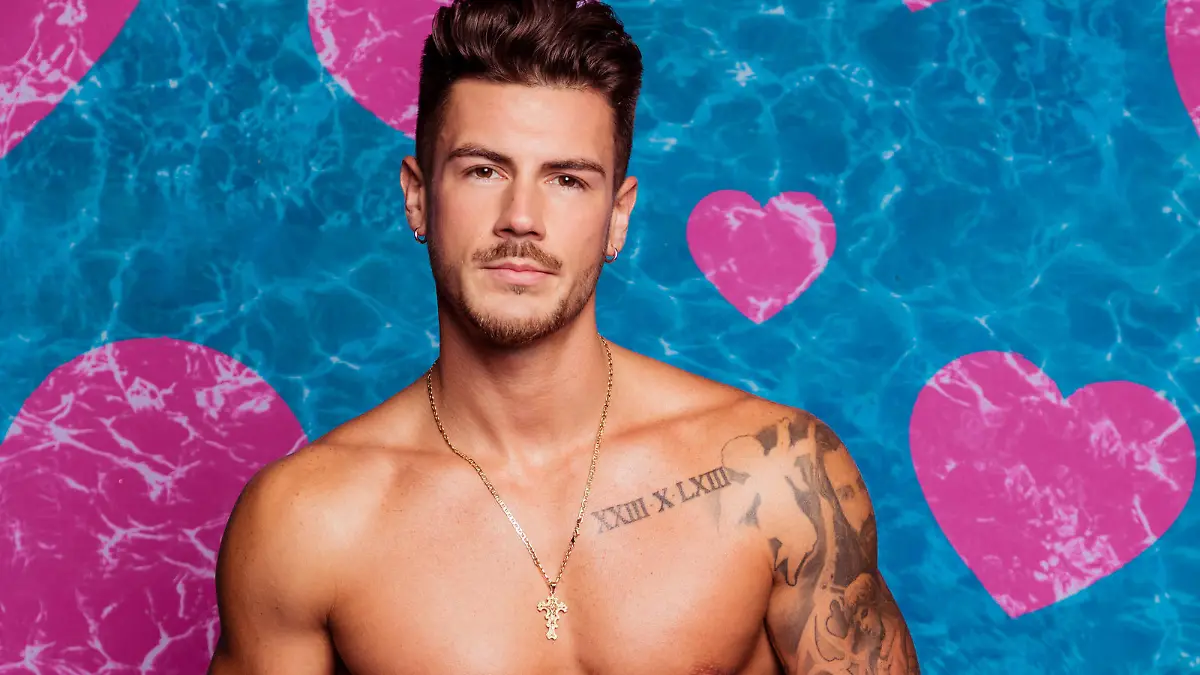 Love-Island-V-Adriano-1