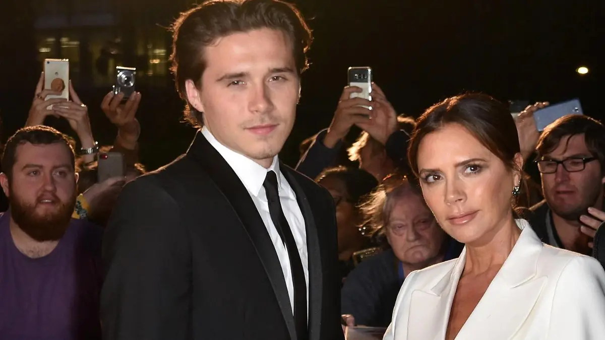  September 3, 2019, London, United Kingdom of Great Britain and Northern Ireland: Brooklyn Beckham, Victoria Beckham and David Beckham arriving at the GQ Men of the Year Awards 2019 in association with Hugo Boss at the Tate Modern on September 3 2019 in London, England London United Kingdom of Great Britain and Northern Ireland *** September 3, 2019, London, United Kingdom of Great Britain and Northern Ireland Brooklyn Beckham, Victoria Beckham and David Beckham arriving at the GQ Men of the Year Awards 2019 in association with Hugo Boss at the Tate Modern on September 3 2019 in London, England London United Kingdom of Great Britain and Northern Ireland PUBLICATIONxINxGERxSUIxAUTxONLY - ZUMAny1_ 20190903_zaf_ny1_001 Copyright: xFamousx