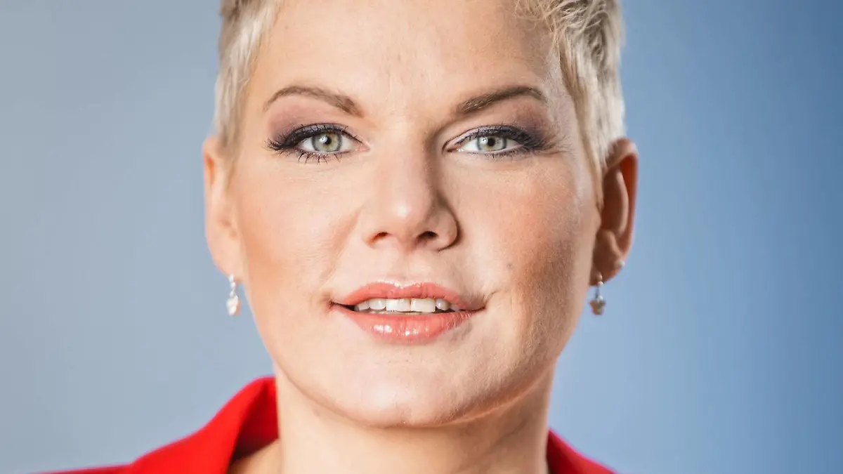 MDR - Riverboat. Sängerin Melanie Müller anläßlich der Aufzeichnung der MDR - Talkshow Riverboat am 25.01.2019 im Studio 3 der Mediacity Leipzig. 20190125SFL0023 *** MDR Riverboat singer Melanie Müller on the occasion of the recording of the MDR talk show Riverboat on 25 01 2019 at Studio 3 of Mediacity Leipzig 20190125SFL0023
